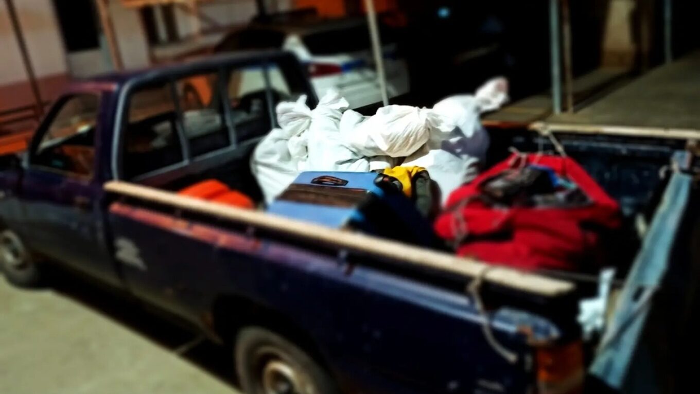 ΦΩΤΟ: Φόρτωσαν 275 κιλά εκρηκτικής ύλης σε μονοκάμπινο στην Κάλυμνο, τρεις συλλήψεις