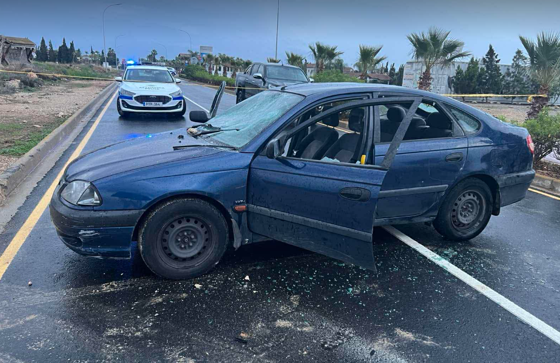 ΦΩΤΟ: Άγρια συμπλοκή στο Λιοπέτρι, εξαφανίστηκαν κι άφησαν πίσω όχημα με ζημιές