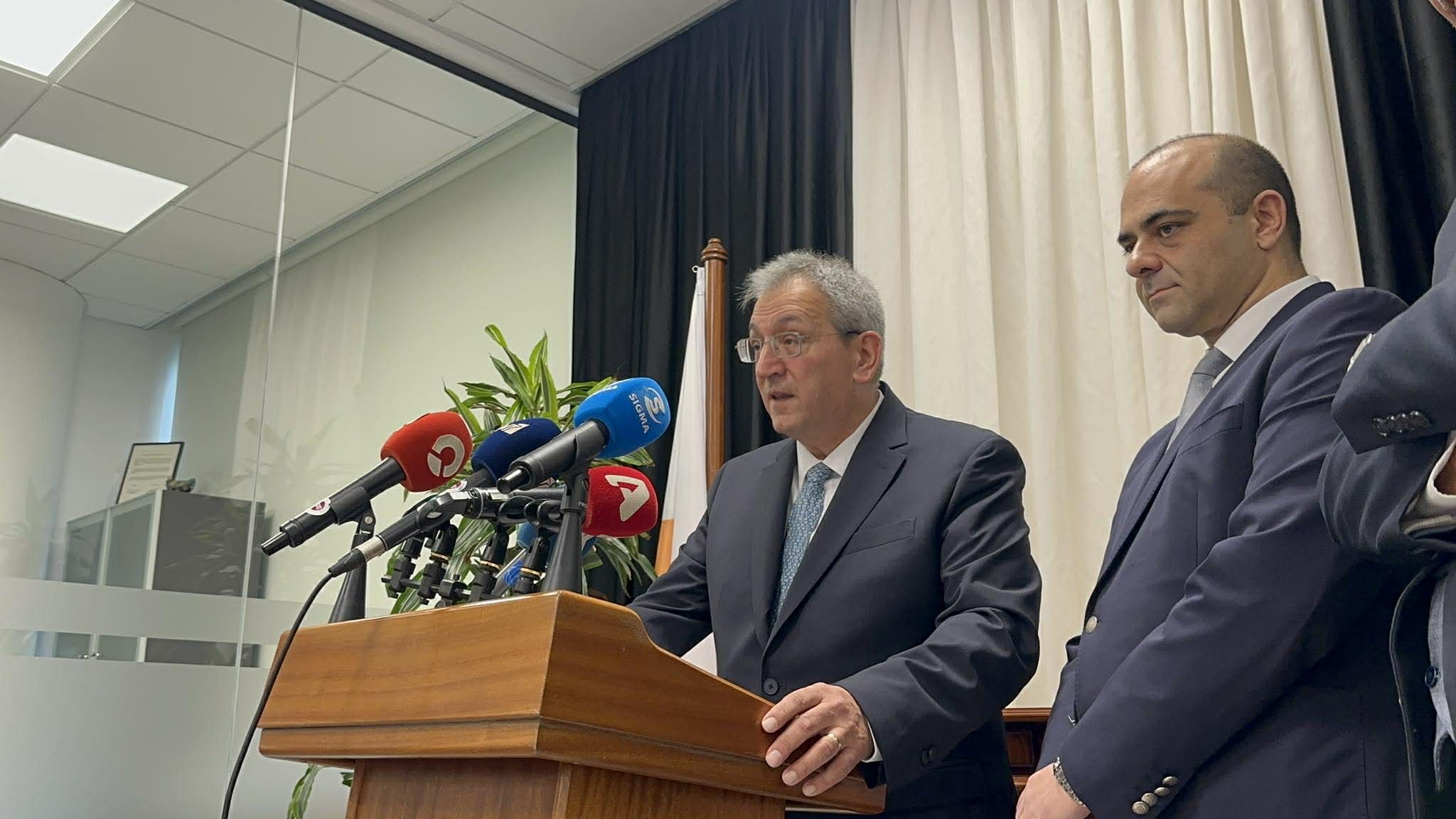 «Η καρέκλα είναι δανεική»: Με δάκρυα παρέλαβε το Υπουργείο Εργασίας ο Μαρίνος Μουσιούττας