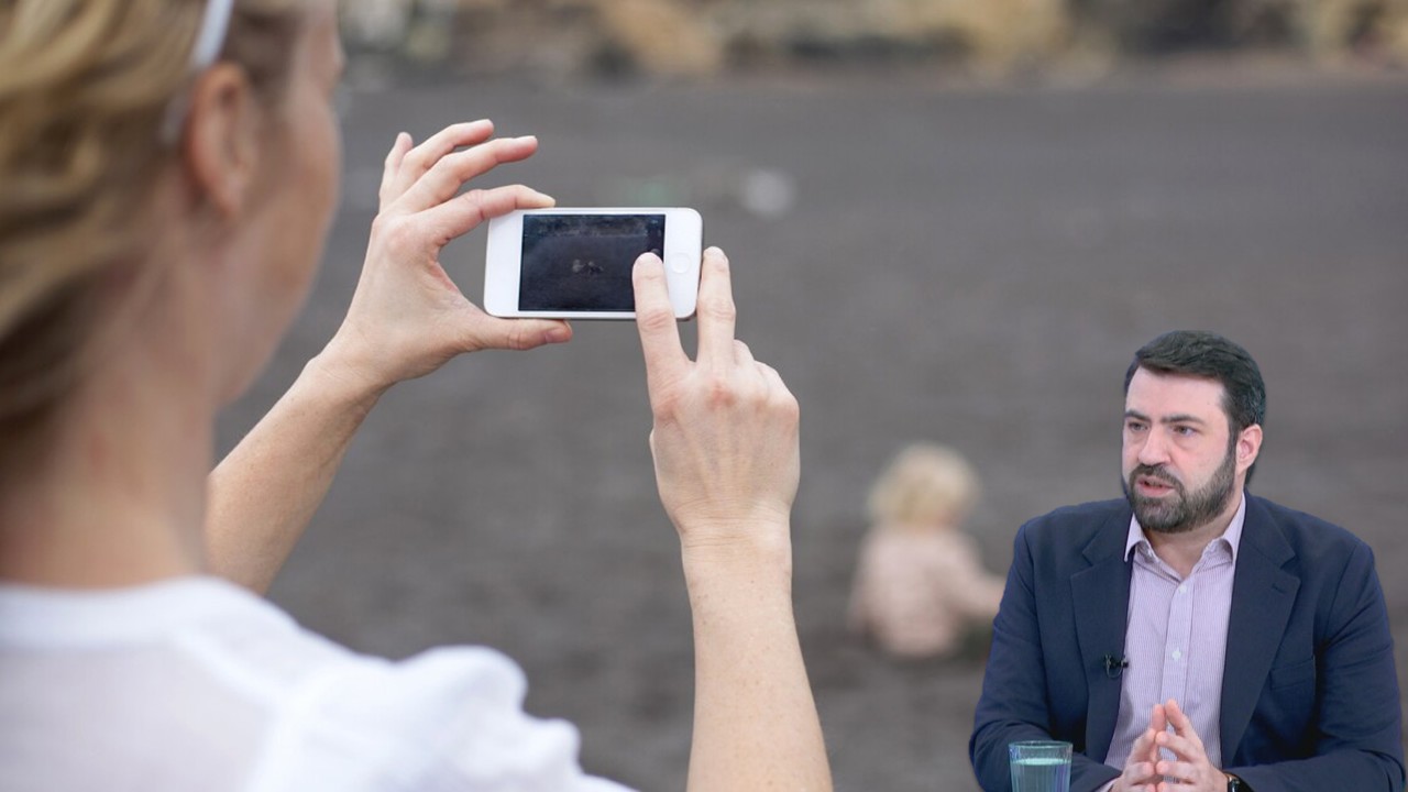 Ειδικός απαντά: Γιατί τα παιδιά είναι ανυπεράσπιστα στο διαδίκτυο και πόσο εφικτός είναι ο έλεγχος ταυτότητας