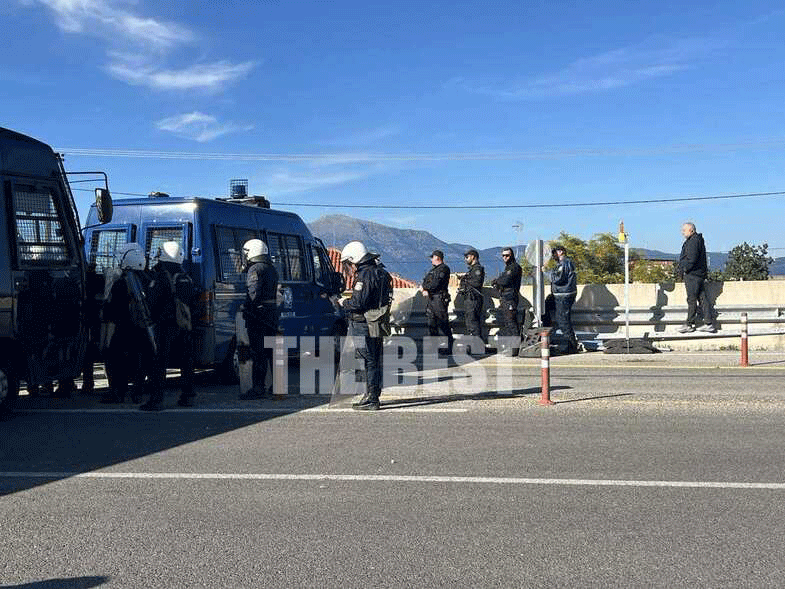 ΒΙΝΤΕΟ: Ξύλο με μαγκούρες και χημικά μεταξύ αγροτών και αστυνομικών στο μπλόκο του Ρίου-Αντιρρίου