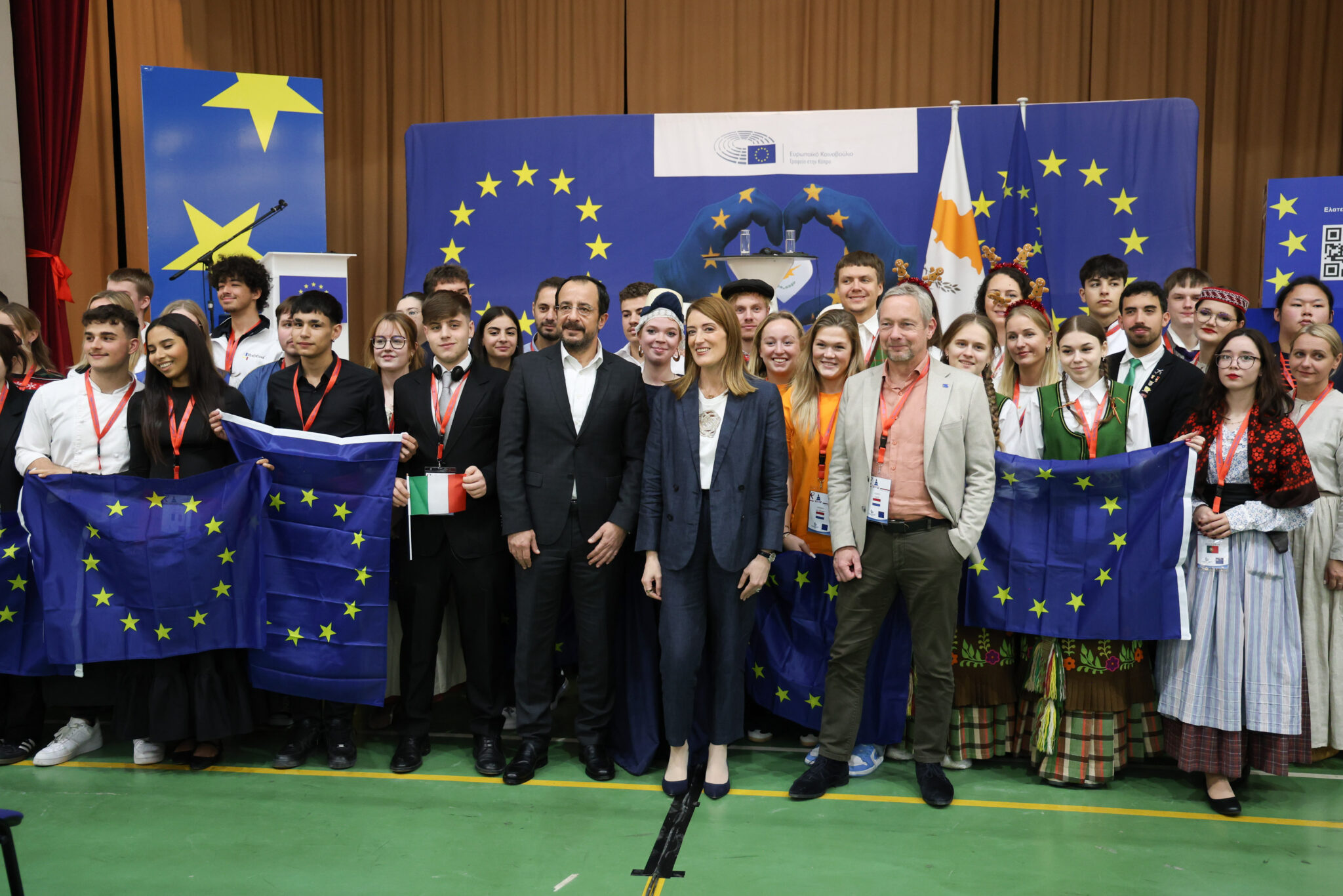 Μέτσολα και Χριστοδουλίδης συζήτησαν με νέους, στο επίκεντρο η γραφειοκρατία