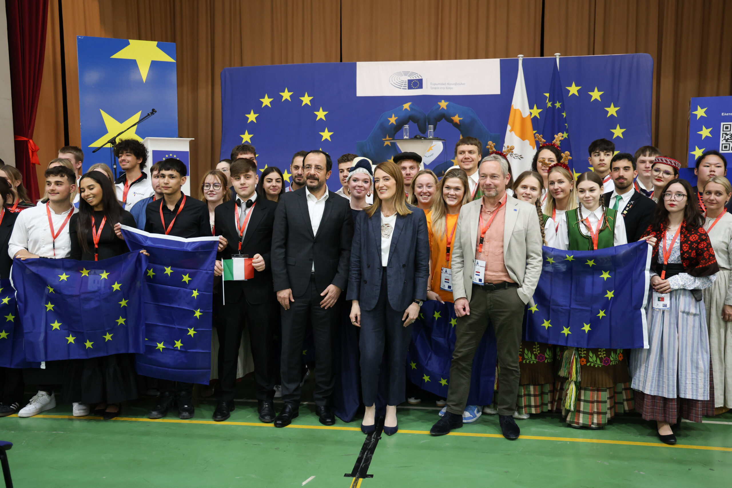 Μέτσολα και Χριστοδουλίδης συζήτησαν με νέους, στο επίκεντρο η γραφειοκρατία