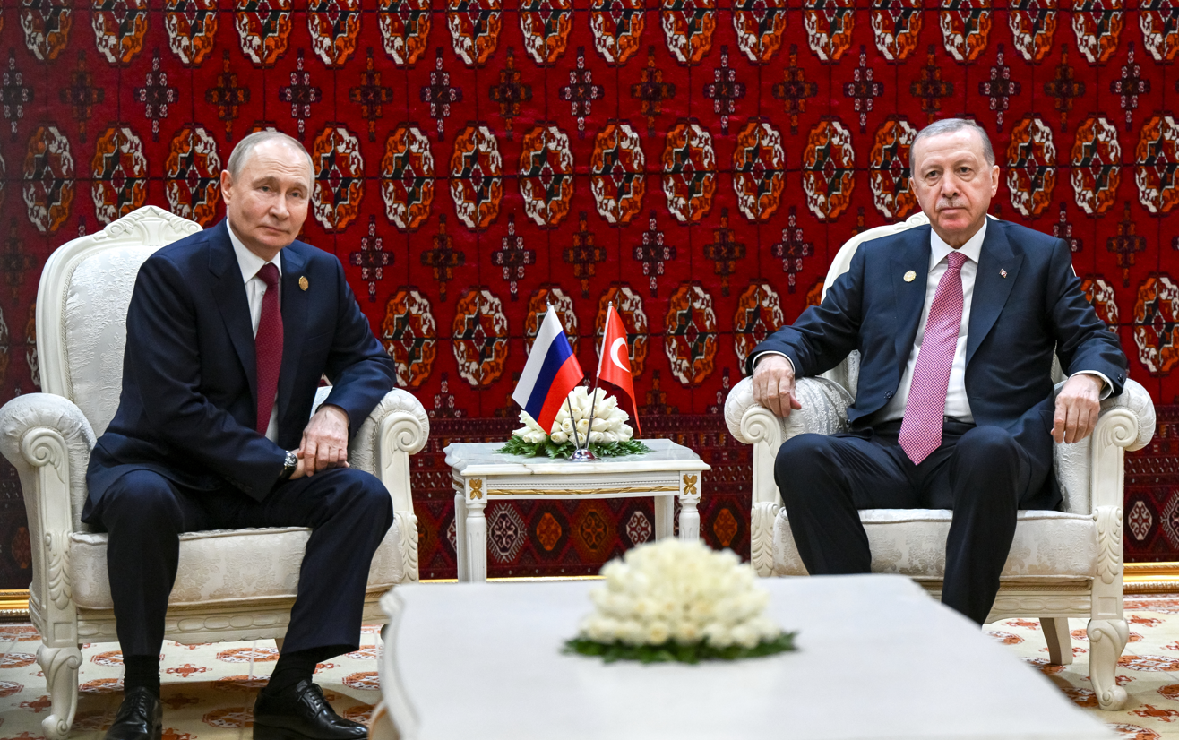 «Απερίσκεπτες ενέργειες από ΕΕ»: Συνάντηση Πούτιν και Ερντογάν στο Τουρκμενιστάν
