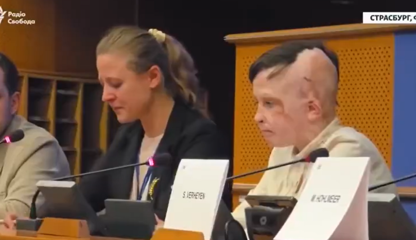 «Ήταν η τελευταία φορά που είδα τη μαμά μου»: Ο 11χρονος Ρόμαν από την Ουκρανία λύγισε διερμηνέα στο Στρασβούργο