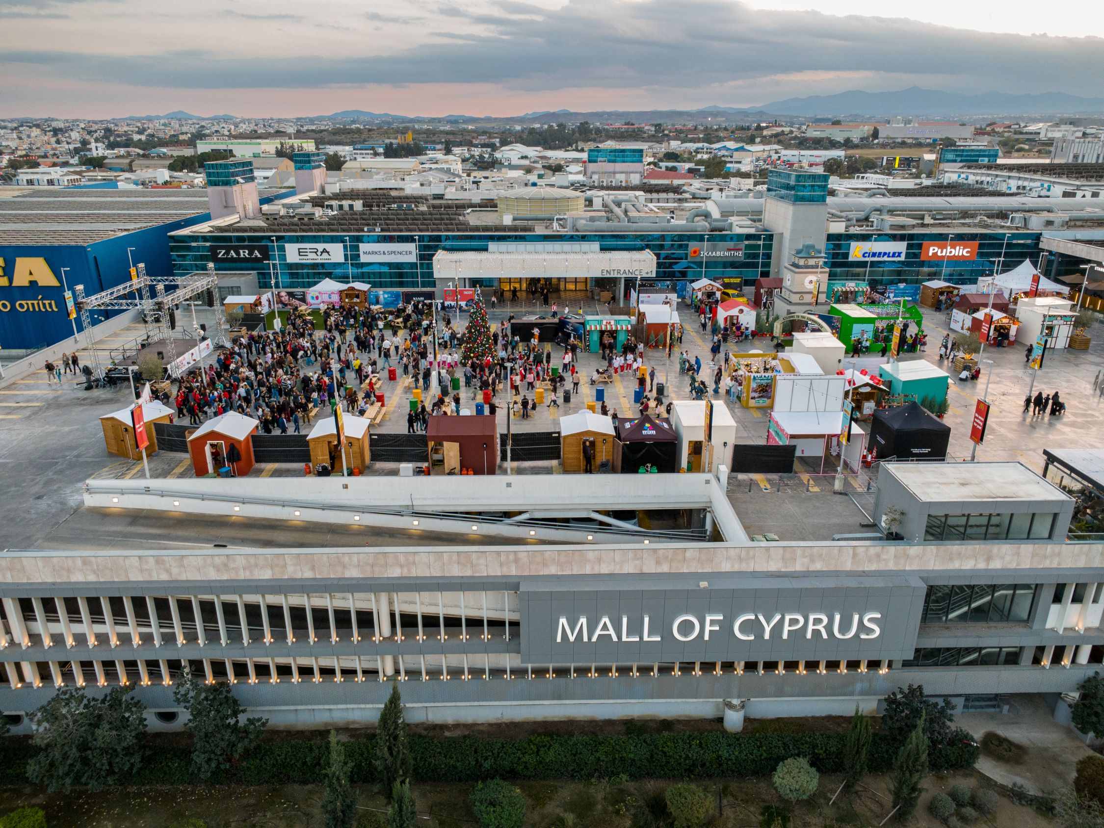 &Tau;&omicron; Rooftop Christmas &sigma;&tau;&omicron; Mall of Cyprus &alpha;&nu;&epsilon;&beta;ά&zeta;&epsilon;&iota; &tau;&eta;&nu; &epsilon;&omicron;&rho;&tau;&alpha;&sigma;&tau;&iota;&kappa;ή &pi;&epsilon;&rho;ί&omicron;&delta;&omicron; &sigma;&epsilon; &nu;έ&alpha; ύ&psi;&eta;