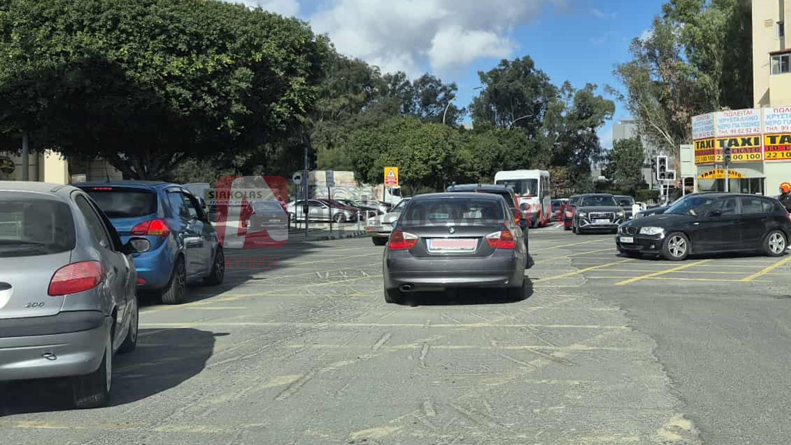 ΦΩΤΟ: Αλαλούμ στους δρόμους, εκτός λειτουργίας φώτα τροχαίας λόγω της διακοπής ρεύματος