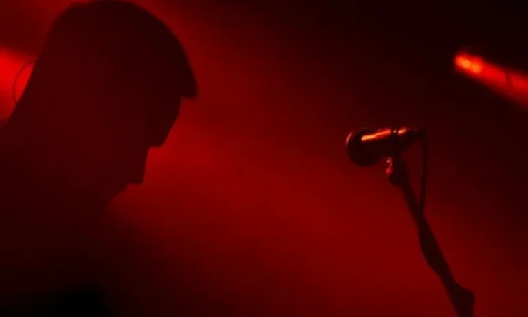 Έτσι έγινε η παρενόχληση από τραγουδιστή: «Του έδειξε κρεβατοκάμαρα για την… άνοδο»