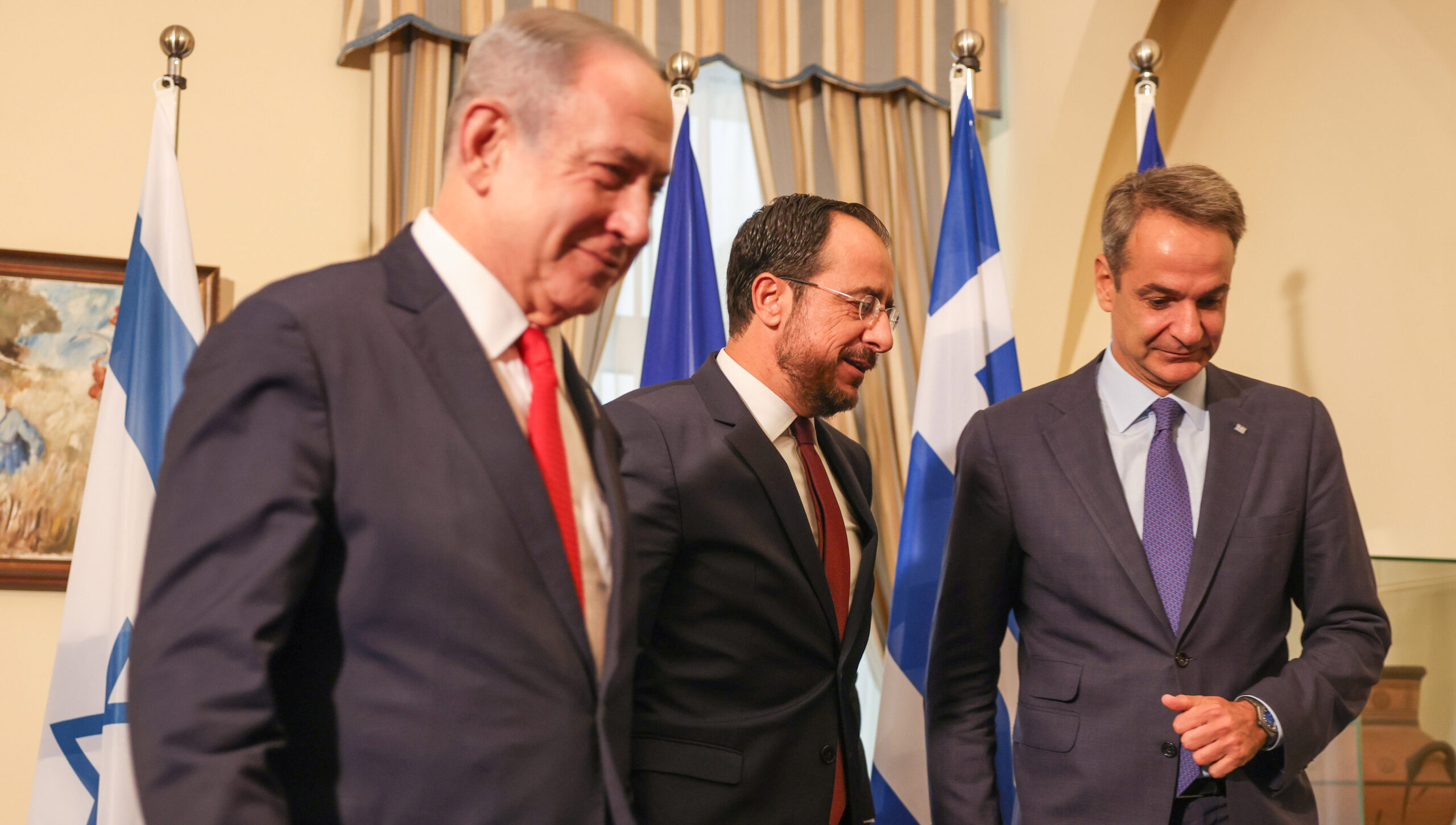 &Omicron;&iota; &pi;&rho;&omicron;&omicron;&pi;&tau;&iota;&kappa;έ&sigmaf; &kappa;&alpha;&iota; &tau;&alpha; &delta;&iota;&lambda;ή&mu;&mu;&alpha;&tau;&alpha; &sigma;&tau;&eta;&nu; &Tau;&rho;&iota;&mu;&epsilon;&rho;ή &Kappa;ύ&pi;&rho;&omicron;&upsilon; - &Epsilon;&lambda;&lambda;ά&delta;&alpha;&sigmaf;