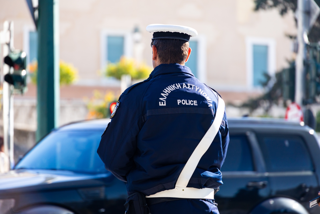 Χειροπέδες σε αστυνομικούς στη Χαλκιδική: Έπαιρναν από «φακελάκι» μέχρι οικοδομικά υλικά