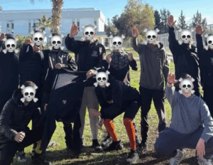 ΦΩΤΟ: Σάλος με ναζιστικό χαιρετισμό μαθητών στη Λάρνακα