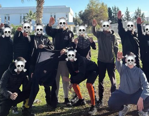 ΦΩΤΟ: Σάλος με ναζιστικό χαιρετισμό μαθητών στη Λάρνακα