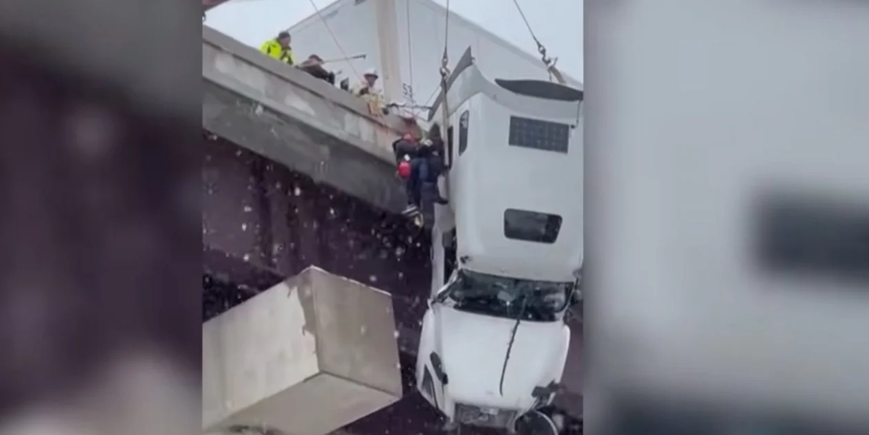 ΒΙΝΤΕΟ: Στιγμές τρόμου για οδηγό νταλίκας στη Βιρτζίνια, κρεμόταν για ώρες από γέφυρα ύψους 30 μέτρων