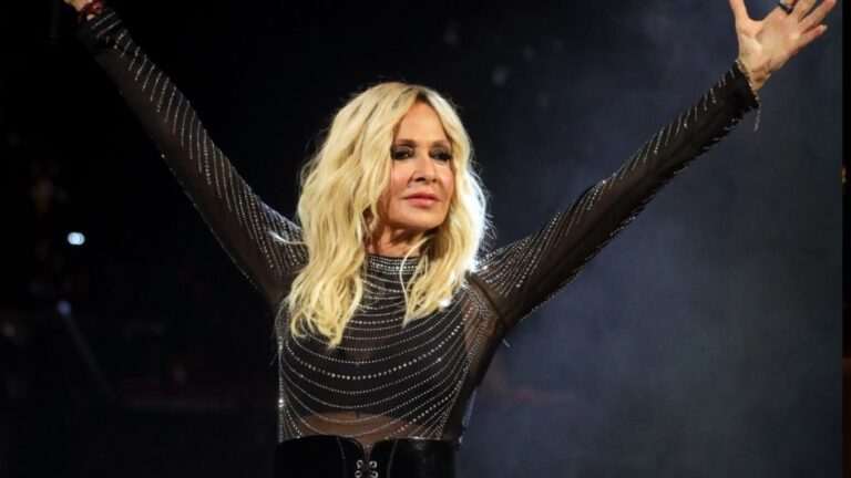 Αυτή είναι η αλήθεια! Η Βίσση συνεχίζει στο “Hotel Ερμού” και δεν σταματά τις live εμφανίσεις