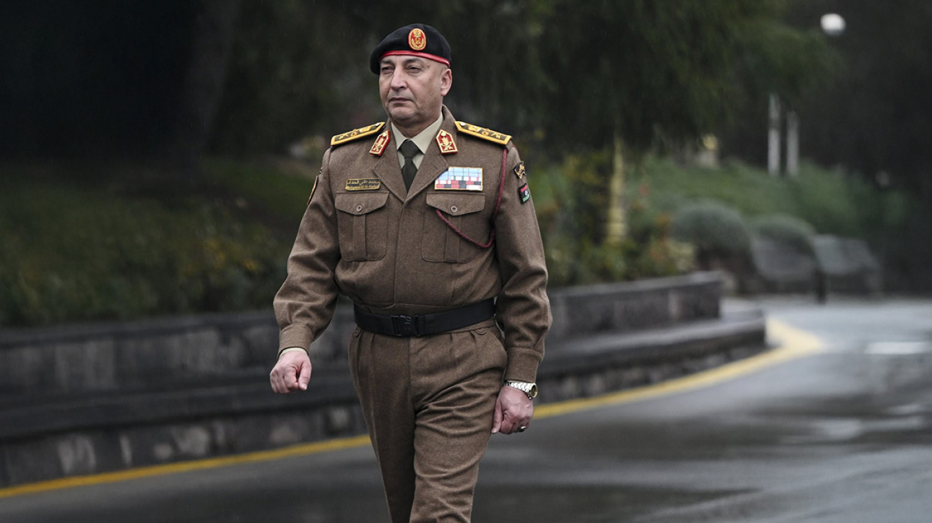 Συνετρίβη το αεροσκάφος που μετέφερε τον Αρχηγό του στρατού της Λιβύης, βρέθηκαν τα συντρίμμια