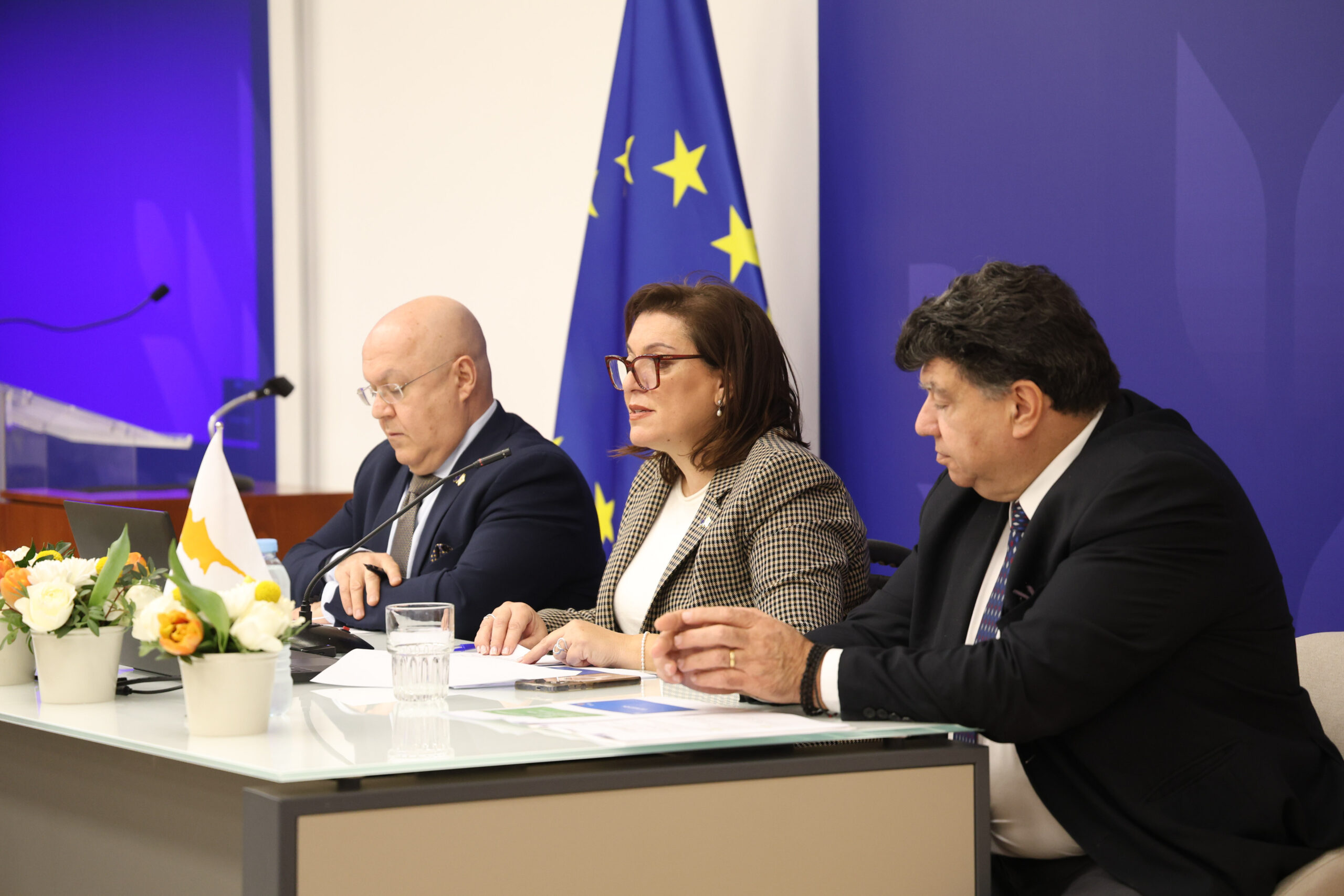 &Omicron;&iota; 4+2 &pi;&rho;&omicron;&epsilon;&tau;&epsilon;&rho;&alpha;&iota;ό&tau;&eta;&tau;&epsilon;&sigmaf; &tau;&eta;&sigmaf; &Kappa;&upsilon;&pi;&rho;&iota;&alpha;&kappa;ή&sigmaf; &Pi;&rho;&omicron;&epsilon;&delta;&rho;ί&alpha;&sigmaf; &Epsilon;&Epsilon; &sigma;&epsilon; &Pi;&alpha;&iota;&delta;&epsilon;ί&alpha; &kappa;&alpha;&iota; &Alpha;&theta;&lambda;&eta;&tau;&iota;&sigma;&mu;ό