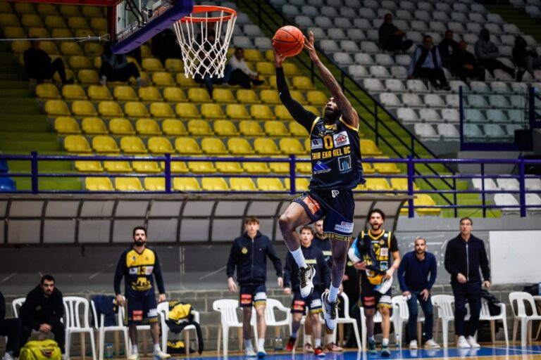 «Διπλό» στο «Λευκόθεο» για την ΤΡΙΑ ΕΚΑ ΑΕΛ, με κορυφαίο τον Clark