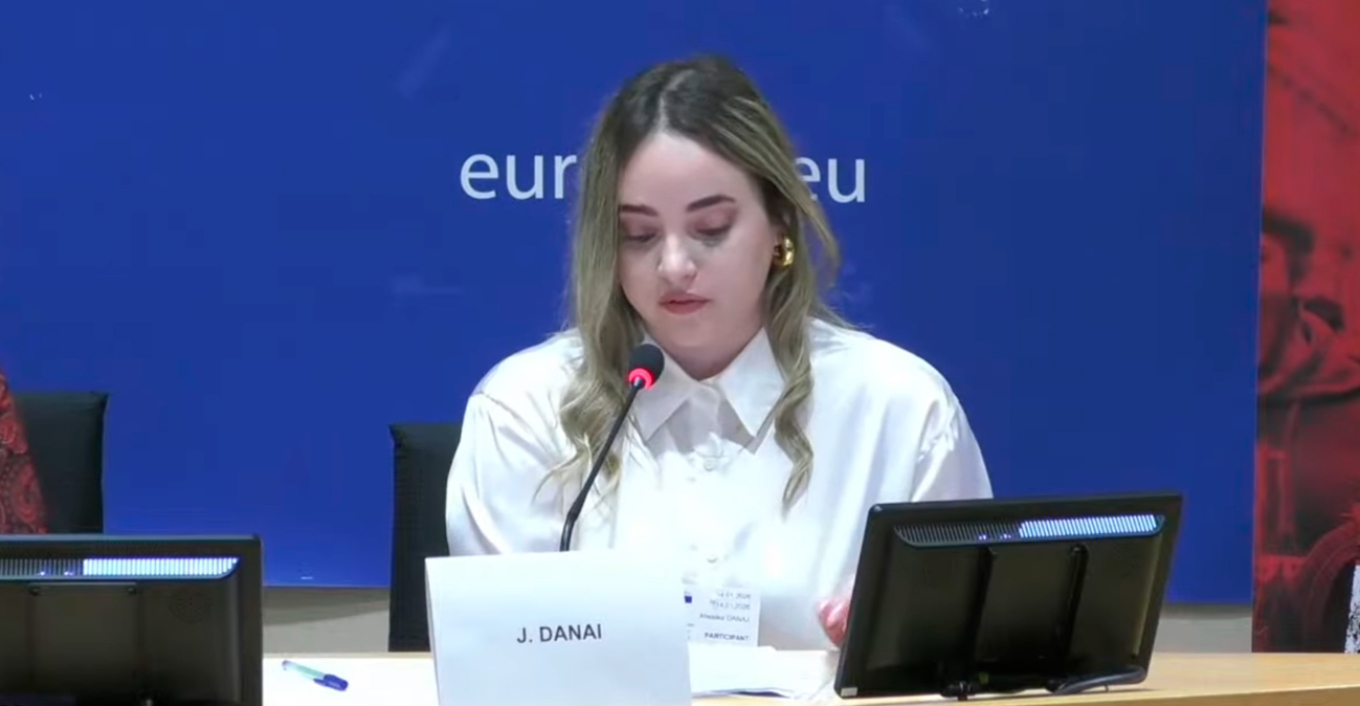 «Αφέθηκε ώρες με μαχαίρι στην κοιλιά»: Συγκλόνισε στο Ευρωκοινοβούλιο η 20χρονη κόρη δολοφονημένης γυναίκας στο Μενίδι