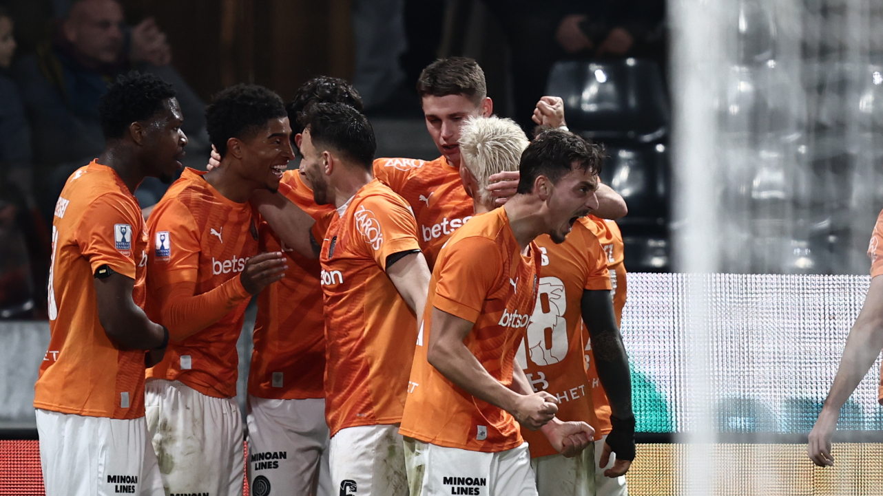 Μέγας ΟΦΗ ξέρανε την ΑΕΚ μέσα στο σπίτι της και πέρασε στα ημιτελικά του Κυπέλλου