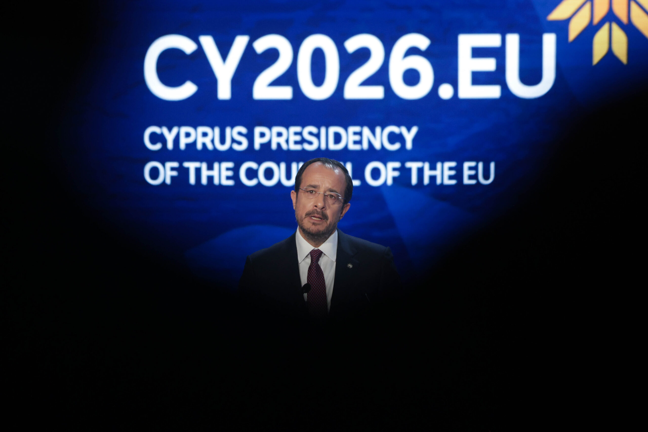 Το Προεδρικό απαντά με 45 λέξεις: «Κακόβουλο» και «προϊόν μοντάζ» το βίντεο