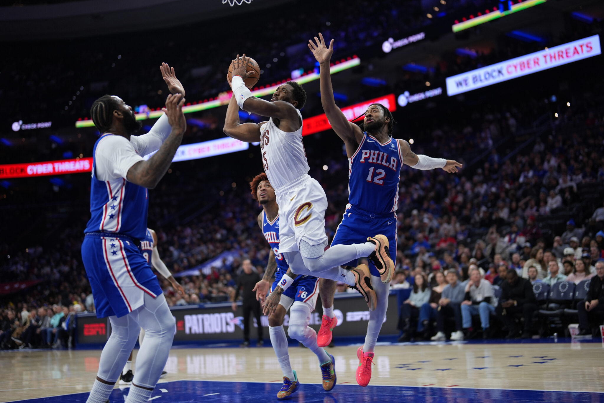 Ο Μίτσελ «καθάρισε» στη Φιλαδέλφεια, ανησυχία στους Καβαλίερς για τον Γκάρλαντ