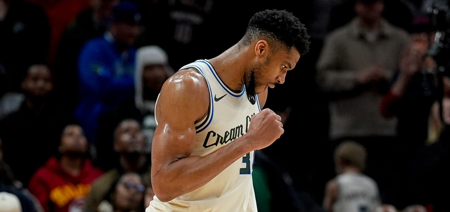 Αινιγματικός ο Αντετοκούνμπο σε ερώτηση για το αν θα τελειώσει τη σεζόν στους Μπακς (ΒΙΝΤΕΟ)