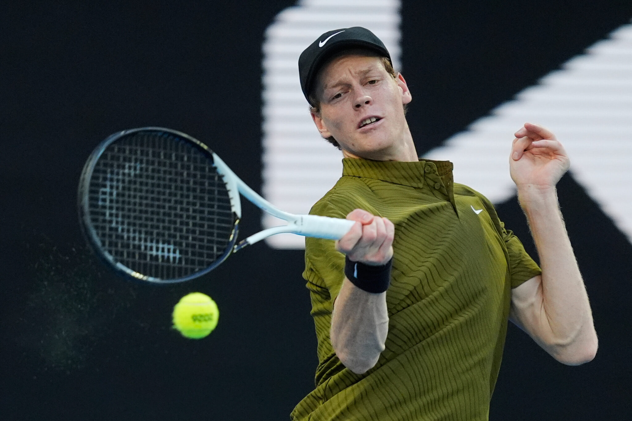 Πρόκριση με… δύο σετ για Σίνερ (ΒΙΝΤΕΟ)