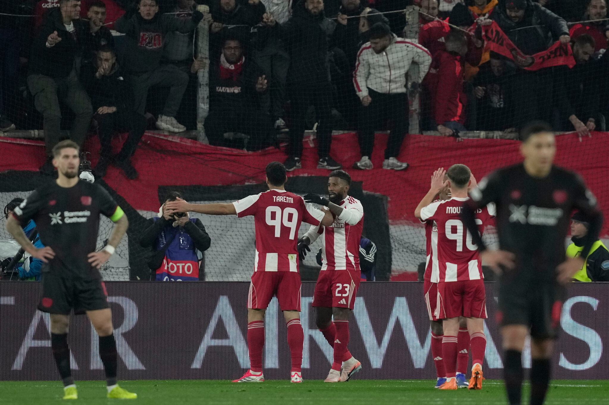 Με 8 βαθμούς και ελπίδες: Τι χρειάζεται ο Ολυμπιακός για τα νοκ άουτ