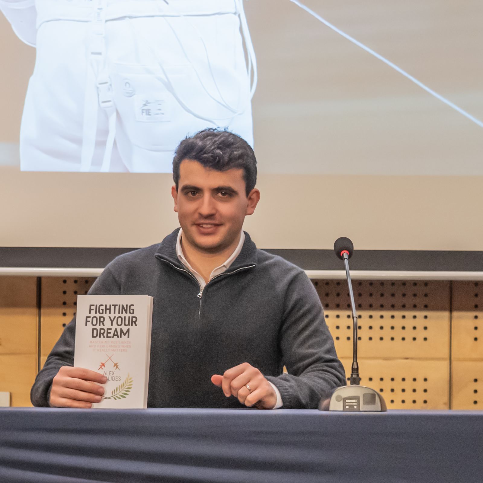 Στη Λευκωσία παρουσίασε το βιβλίο του «Fighting For Your Dream» ο Αλέξανδρος Τοφαλίδης