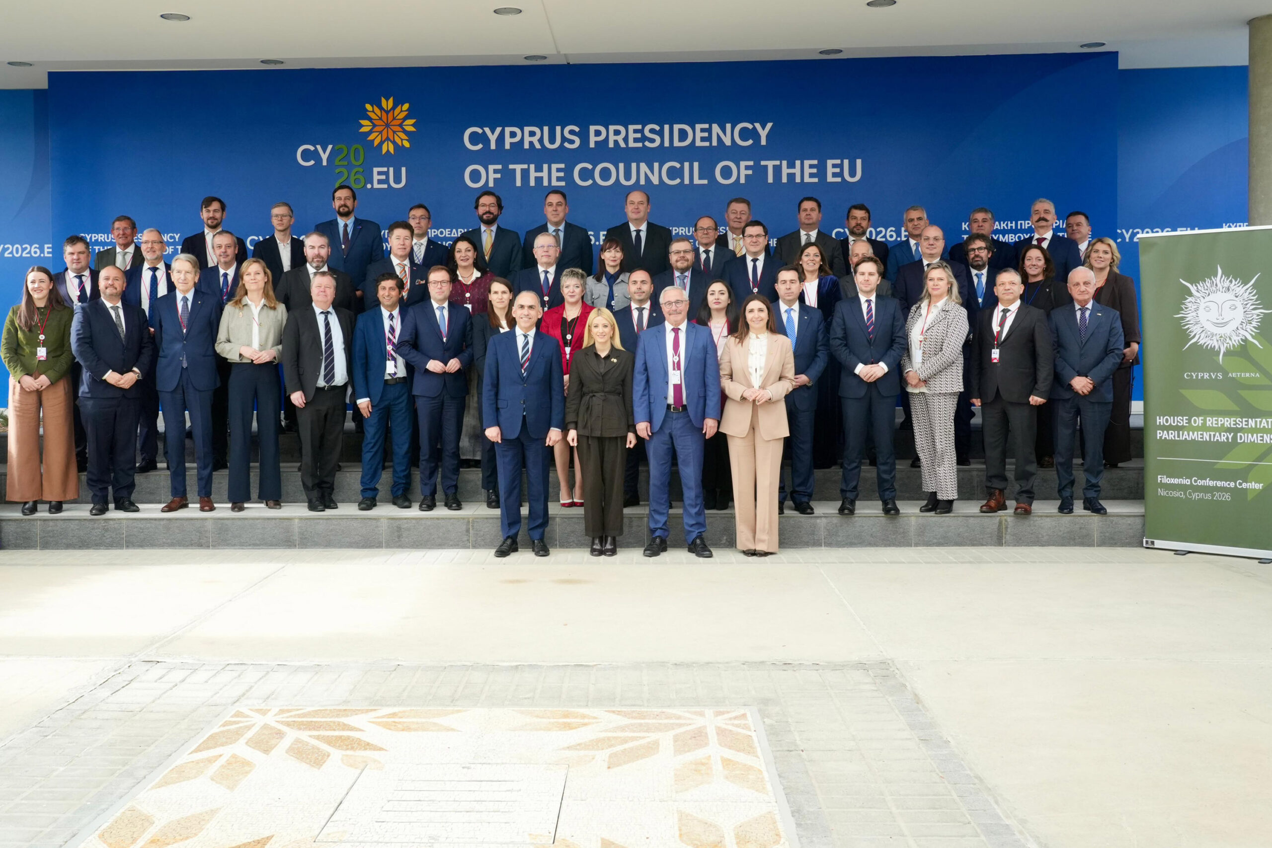 &Sigma;ύ&nu;&omicron;&delta;&omicron;&sigmaf; COSAC &sigma;&tau;&eta;&nu; &Kappa;ύ&pi;&rho;&omicron;: &Epsilon;&upsilon;&kappa;&alpha;&iota;&rho;ί&alpha; &delta;&iota;&alpha;&lambda;ό&gamma;&omicron;&upsilon; &gamma;&iota;&alpha; &epsilon;&upsilon;&rho;&omega;&pi;&alpha;ί&omicron;&upsilon;&sigmaf; &beta;&omicron;&upsilon;&lambda;&epsilon;&upsilon;&tau;έ&sigmaf;