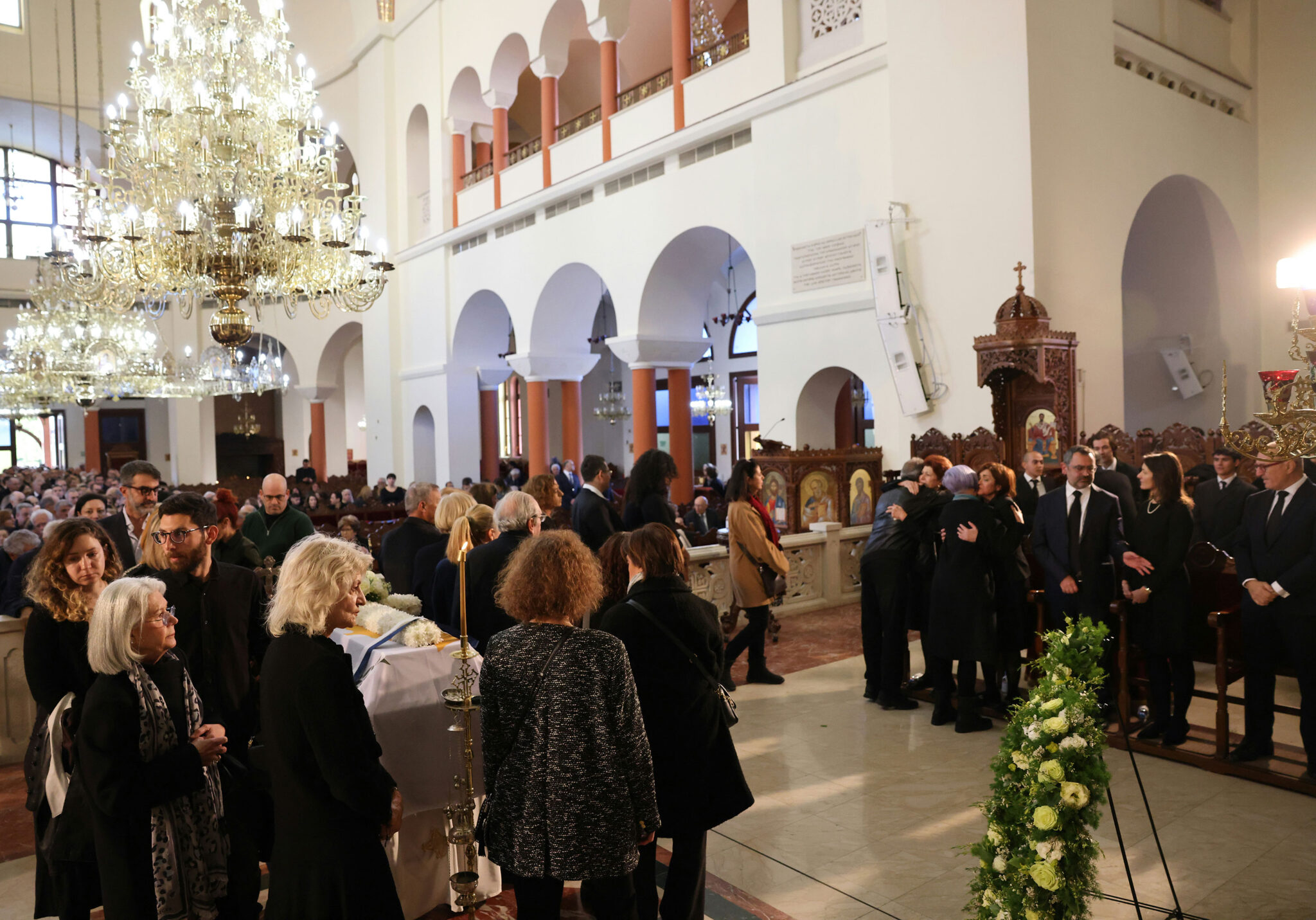 LIVE: Η Κύπρος αποχαιρετά τον Γιώργο Βασιλείου, πλήθος κόσμου στην εκκλησία