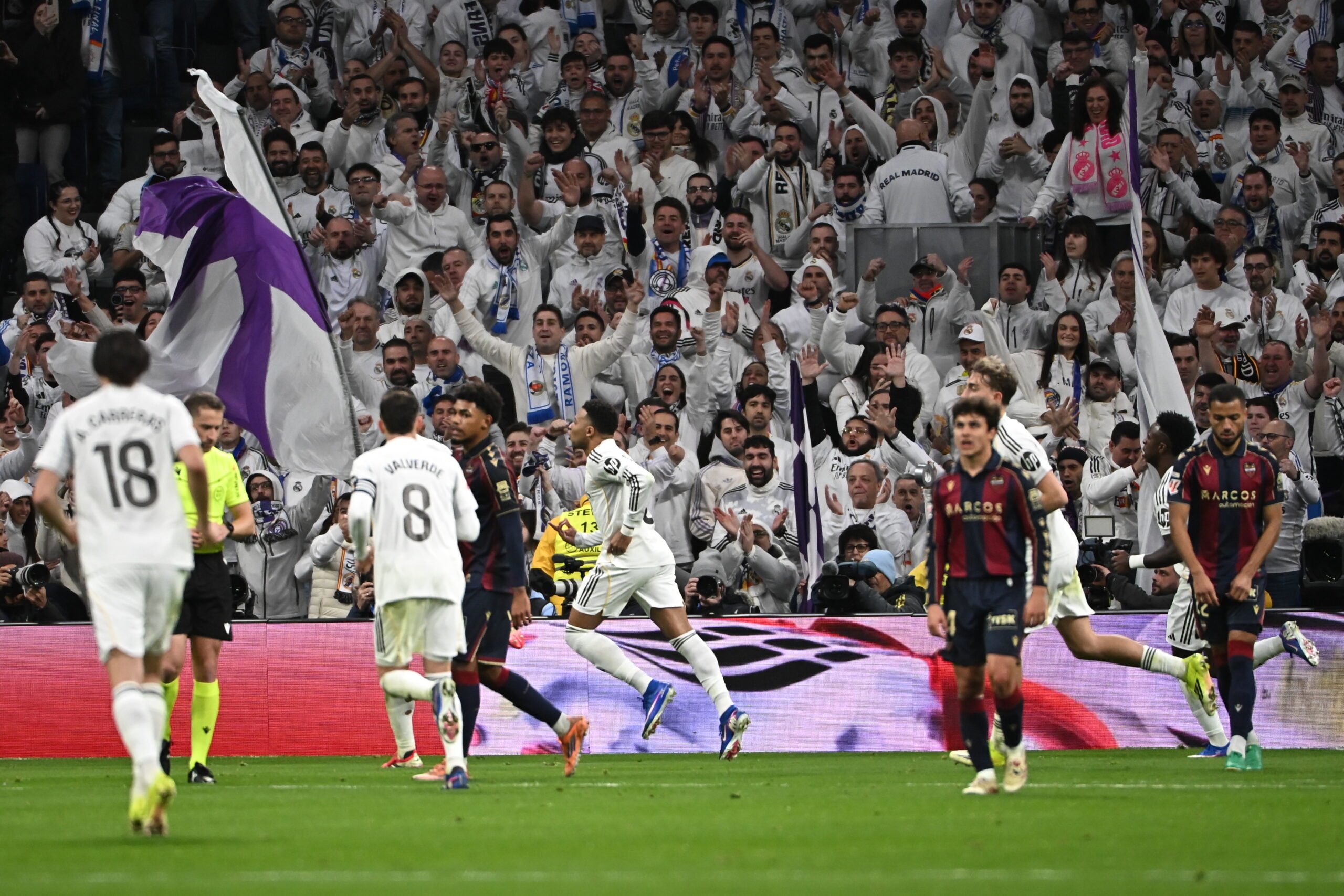 Το «Μπερναμπέου» έβραζε, η Ρεάλ επέστρεψε αγχωτικά στις νίκες βγάζοντας αντίδραση