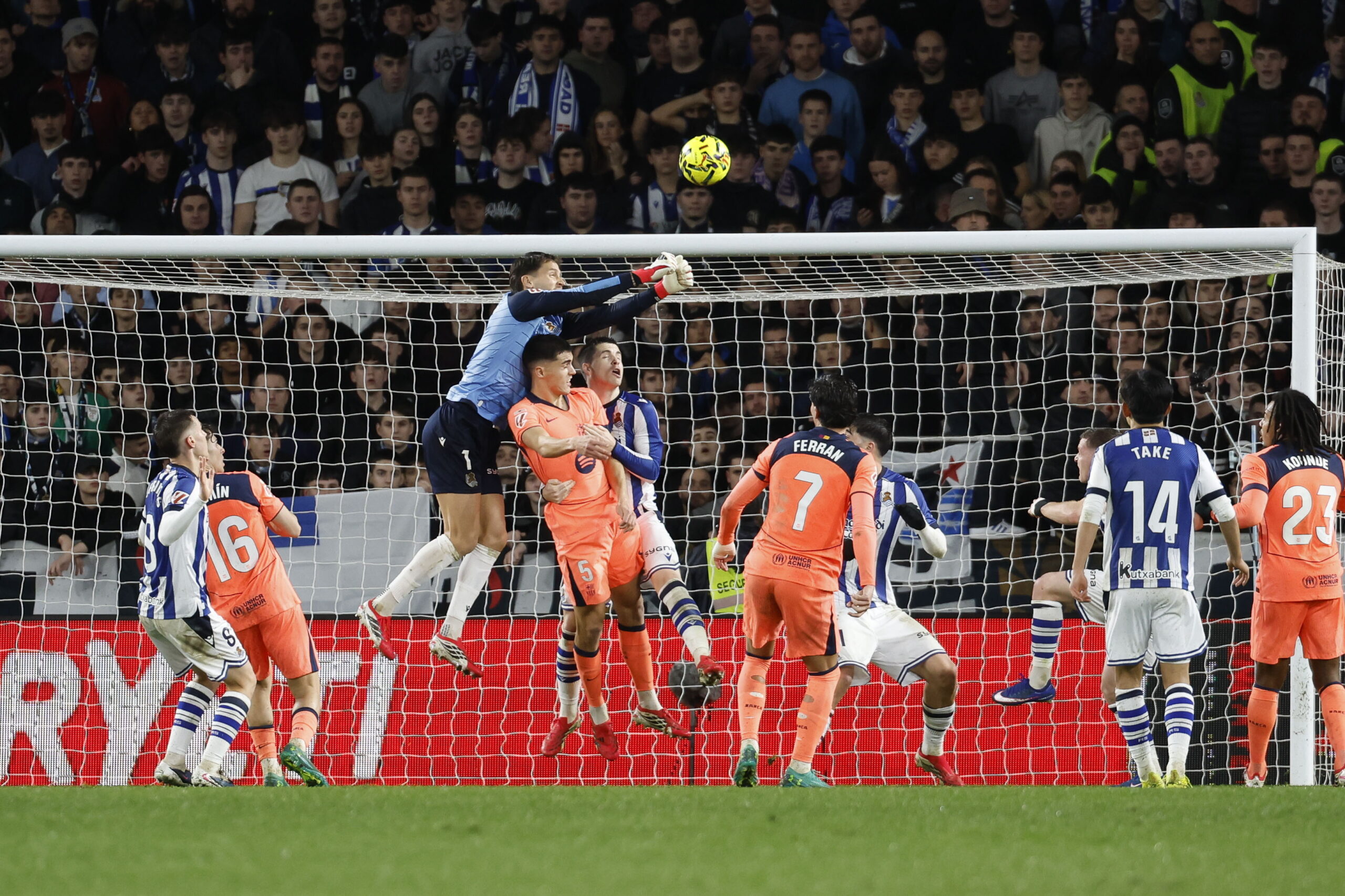 Ματς για γερά νεύρα στο Ανοέτα, μεγάλη νίκη της Σοσιεδάδ επί της Μπαρσελόνα