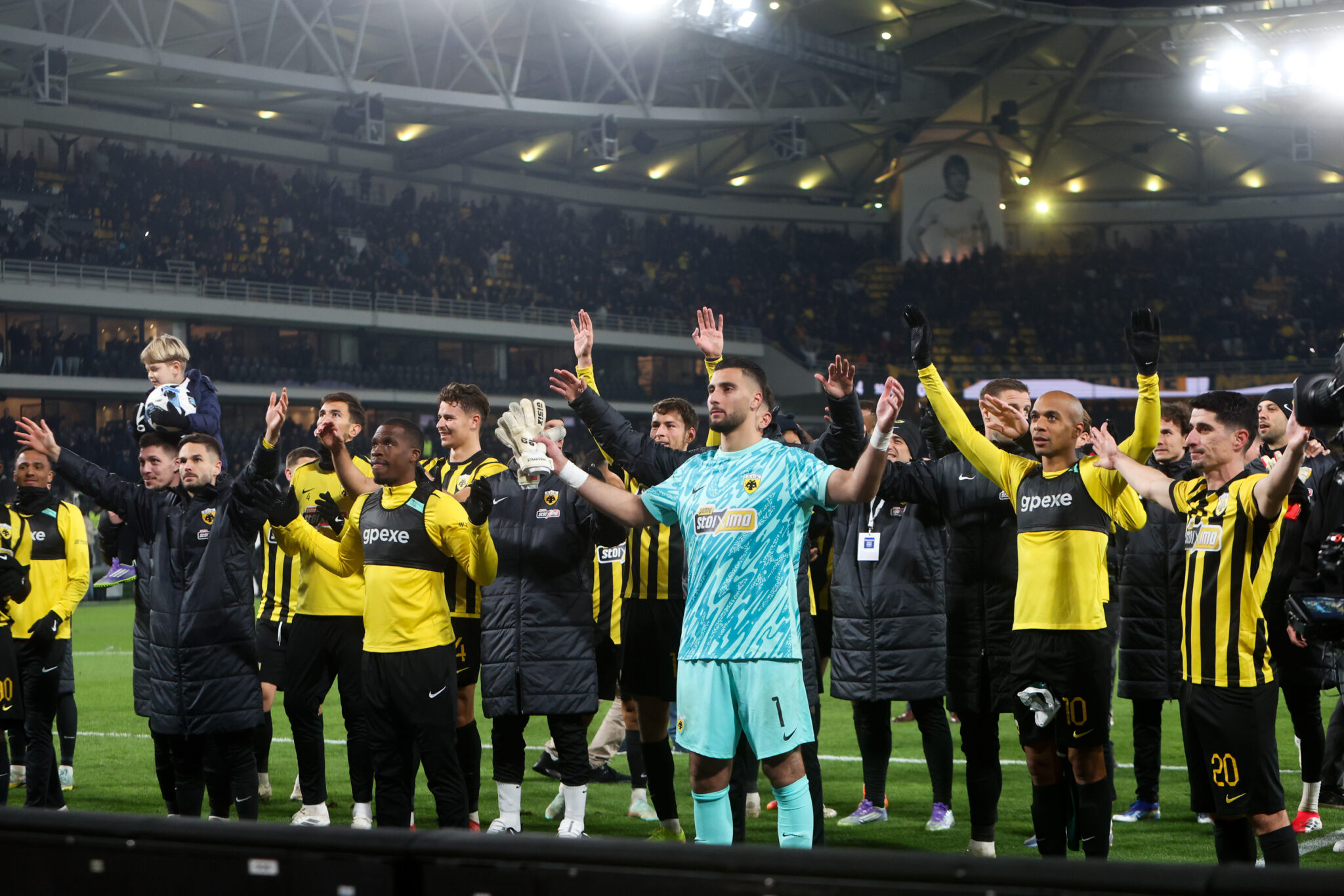 Χέρι χέρι στην κορυφή ΠΑΟΚ και ΑΕΚ