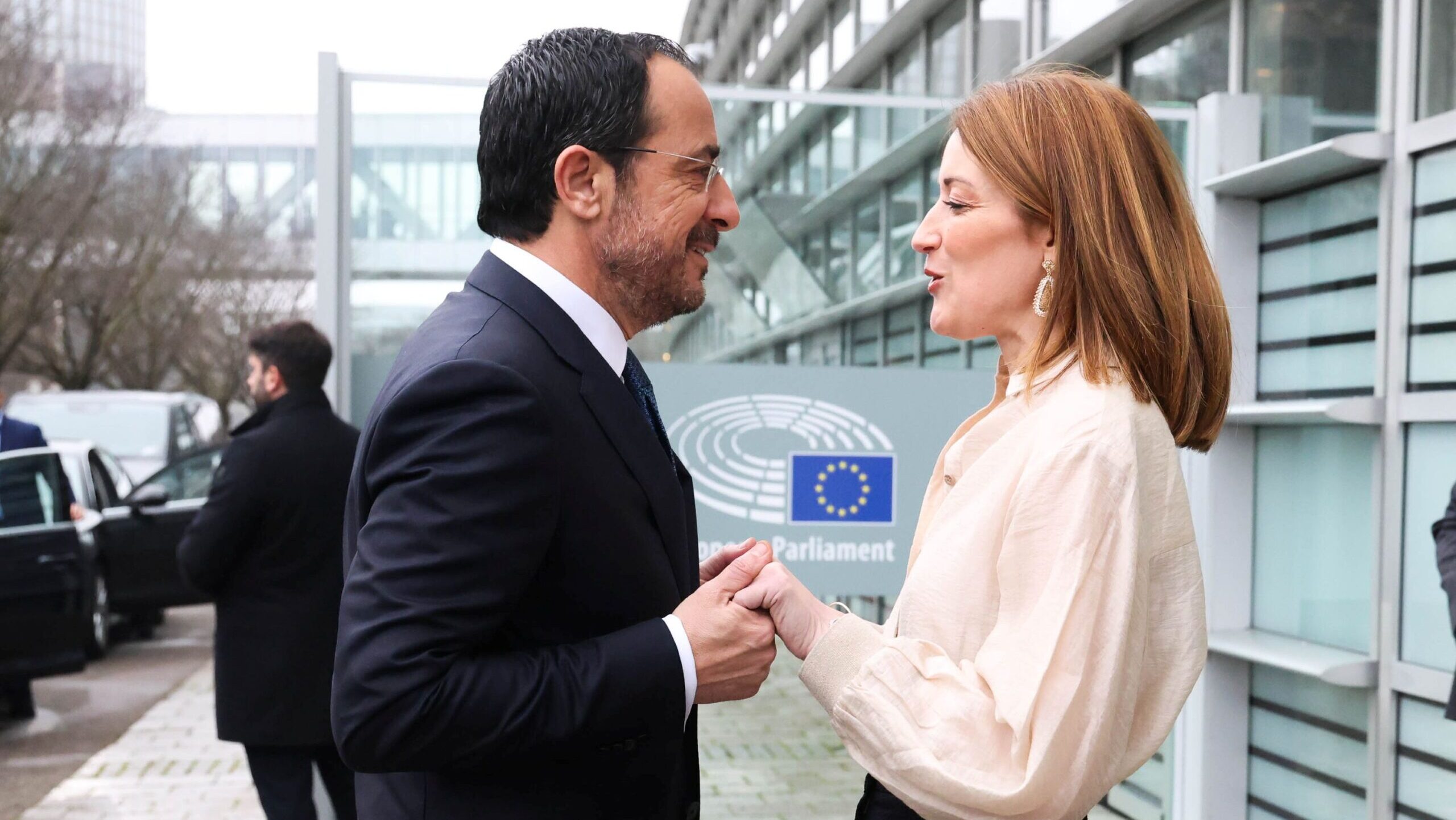 &Rho;&omicron;&mu;&pi;έ&rho;&tau;&alpha; &Mu;έ&tau;&sigma;&omicron;&lambda;&alpha;: &Eta; &alpha;&sigma;&phi;ά&lambda;&epsilon;&iota;&alpha; &tau;&eta;&sigmaf; &Kappa;ύ&pi;&rho;&omicron;&upsilon; &epsilon;ί&nu;&alpha;&iota; &eta; &alpha;&sigma;&phi;ά&lambda;&epsilon;&iota;&alpha; &tau;&eta;&sigmaf; &Epsilon;&upsilon;&rho;&omega;&pi;&alpha;ϊ&kappa;ή&sigmaf; Έ&nu;&omega;&sigma;&eta;&sigmaf;