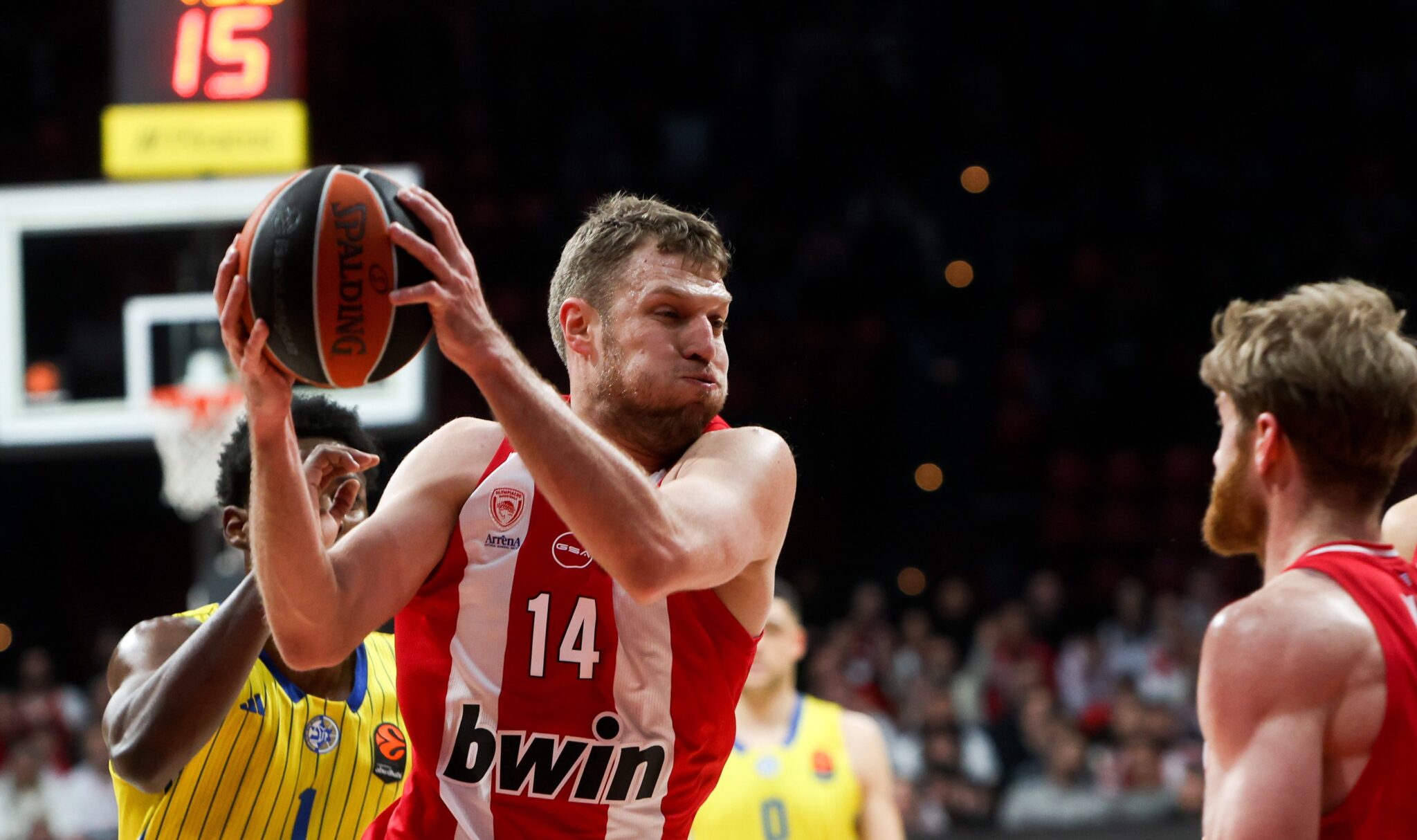 Η κατάσταση Μιλουτίνοφ-Βεζένκοφ στον Ολυμπιακό με το βλέμμα στο ντέρμπι με τον Παναθηναϊκό ΣΕΦ