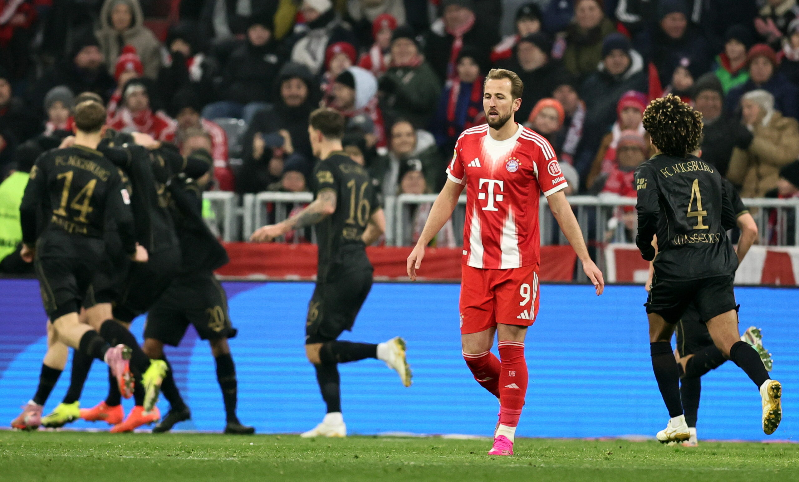 «Τέζαρε» την Μπάγερν στο Μονάχο η Άουγκσμπουργκ με… ανατροπάρα