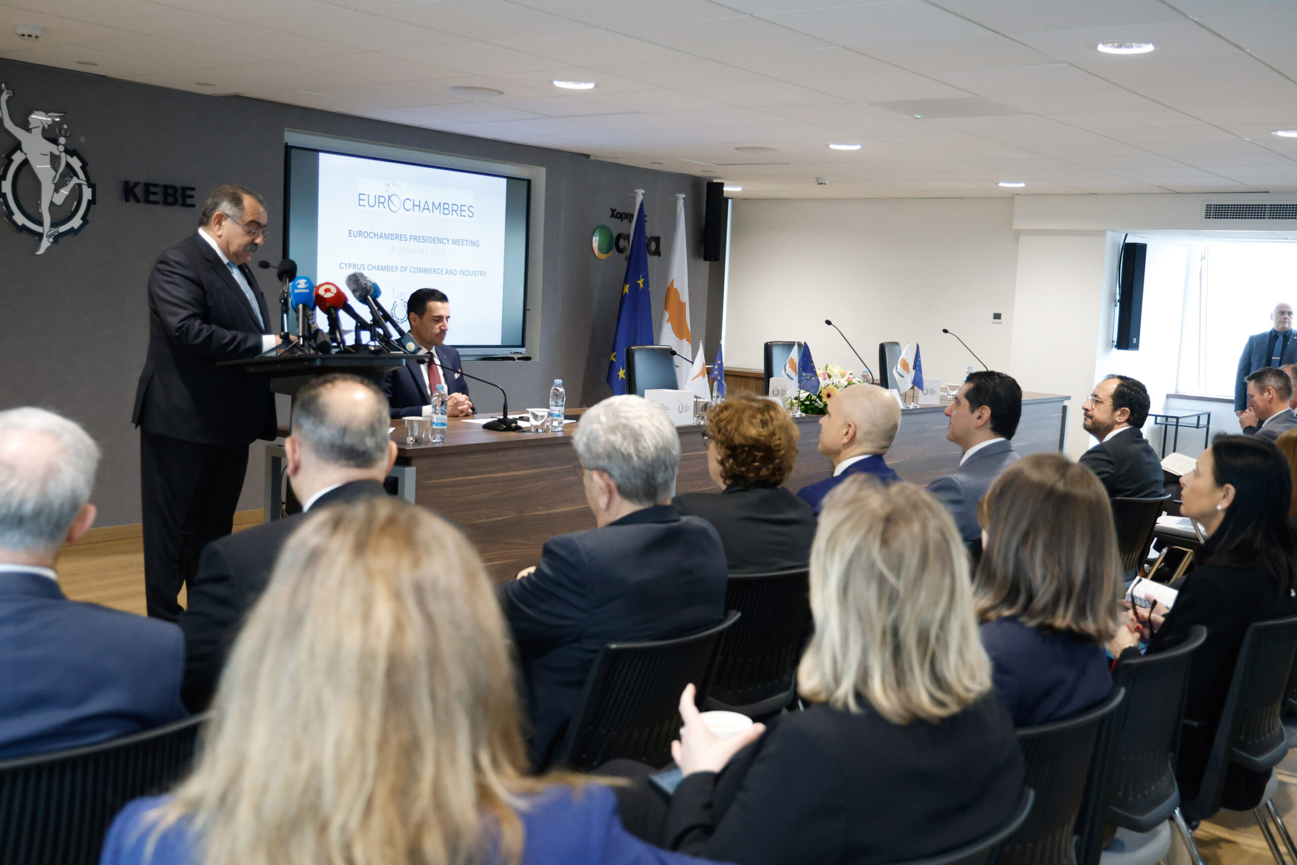 &Eta; &alpha;&nu;&tau;&alpha;&gamma;&omega;&nu;&iota;&sigma;&tau;&iota;&kappa;ό&tau;&eta;&tau;&alpha; &sigma;&tau;&omicron; &epsilon;&pi;ί&kappa;&epsilon;&nu;&tau;&rho;&omicron; &tau;&eta;&sigmaf; &Sigma;&upsilon;&nu;ά&nu;&tau;&eta;&sigma;&eta;&sigmaf; &tau;&omega;&nu; &sigma;&upsilon;&nu;ά&nu;&tau;&eta;&sigma;&eta; &tau;&omega;&nu; &Epsilon;&upsilon;&rho;&omega;&epsilon;&pi;&iota;&mu;&epsilon;&lambda;&eta;&tau;&eta;&rho;ί&omega;&nu;