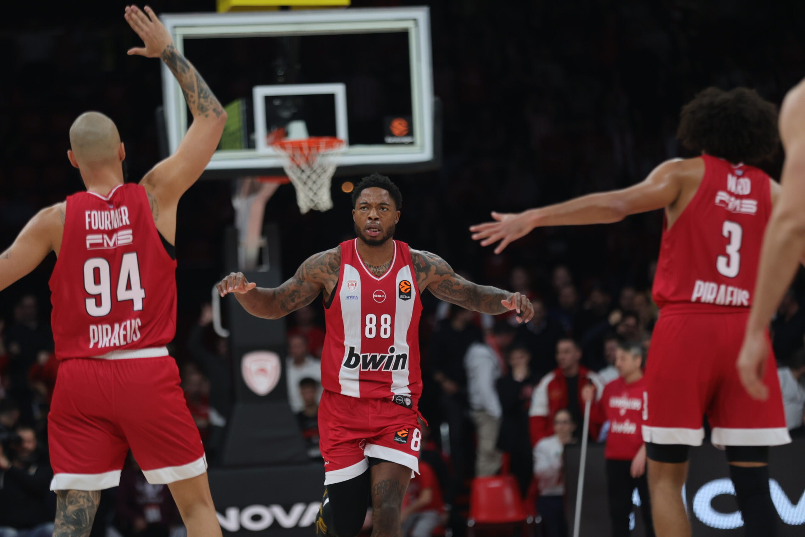 Αγριεμένος Ολυμπιακός στην 4η περίοδο γονάτισε την Μπάρσα μέσα στο ΣΕΦ