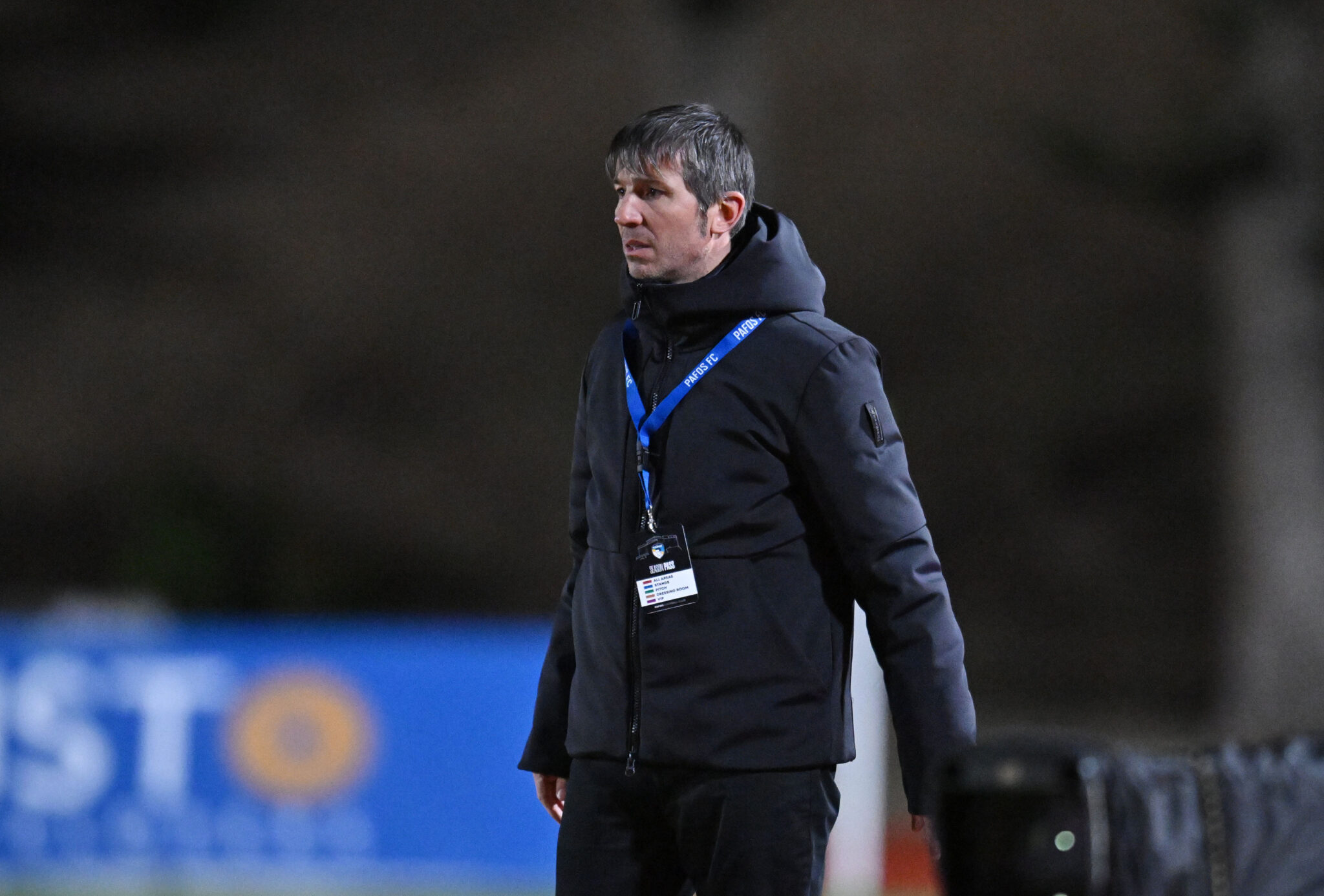 Απάντησε για τα πέντε χρόνια… ανεργίας ο Θελάδες – Έδωσε συγχαρητήρια παρά την ήττα ο Σατσιάς