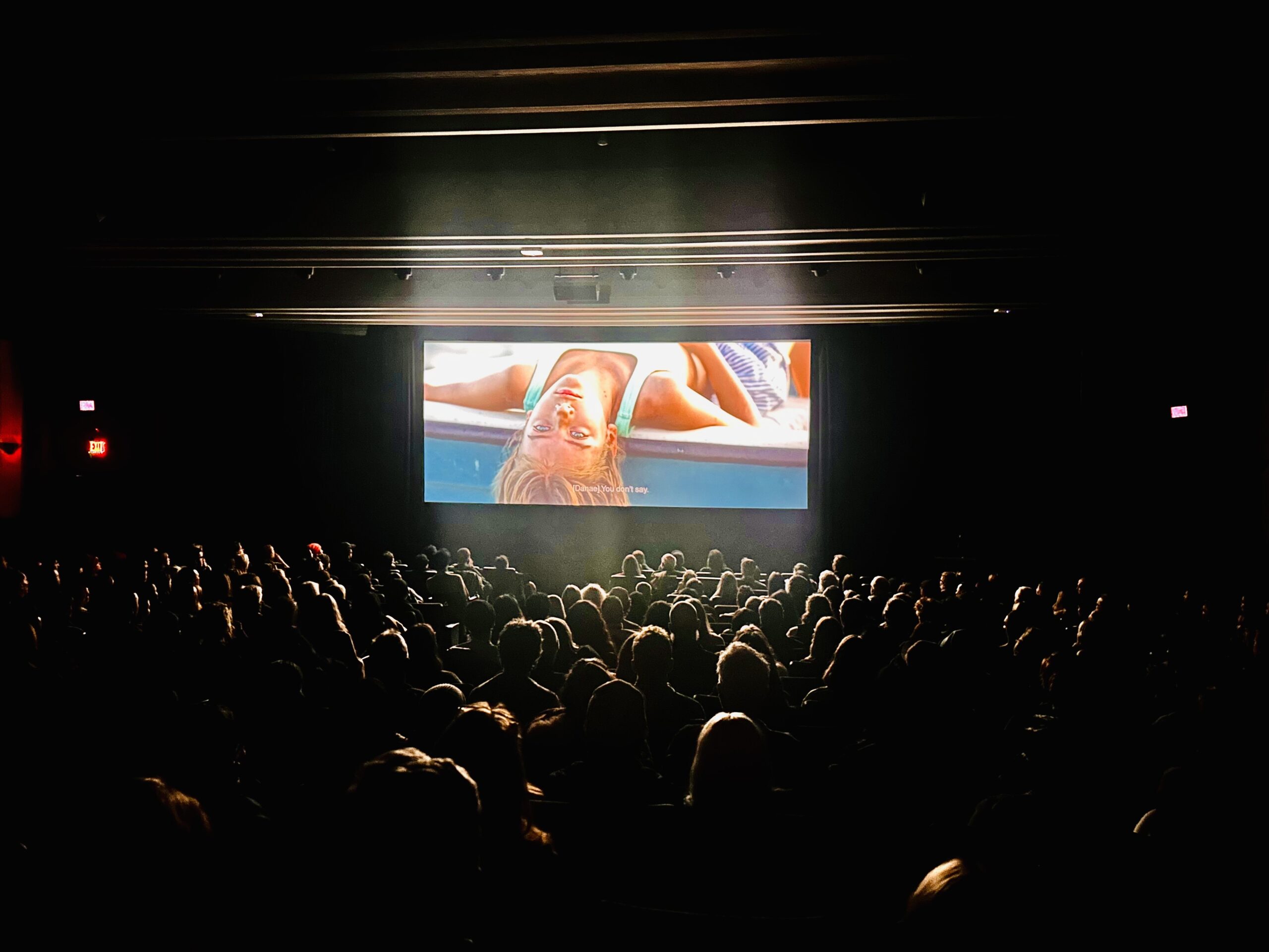 &Mu;&epsilon; &delta;&upsilon;&nu;&alpha;&mu;&iota;&kappa;ή &pi;&rho;&epsilon;&mu;&iota;έ&rho;&alpha; &sigma;&tau;&omicron; Sundance &kappa;&alpha;&iota; &delta;&iota;&pi;&lambda;ό standing ovation &xi;&epsilon;&kappa;ί&nu;&eta;&sigma;&epsilon; &tau;&eta; &phi;&epsilon;&sigma;&tau;&iota;&beta;&alpha;&lambda;&iota;&kappa;ή &tau;&eta;&sigmaf; &pi;&omicron;&rho;&epsilon;ί&alpha; &eta; &tau;&alpha;&iota;&nu;ί&alpha; &laquo;&Kappa;&rho;ά&tau;&alpha; &Mu;&epsilon;&raquo;