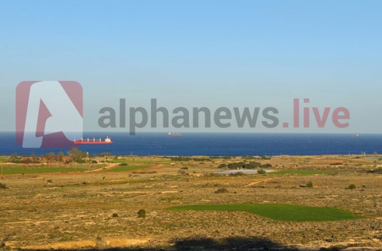 ΒΙΝΤΕΟ: Γέμισε ο κόλπος της Αμμοχώστου με πλοία, αγκυροβολούν λόγω θαλασσοταραχής