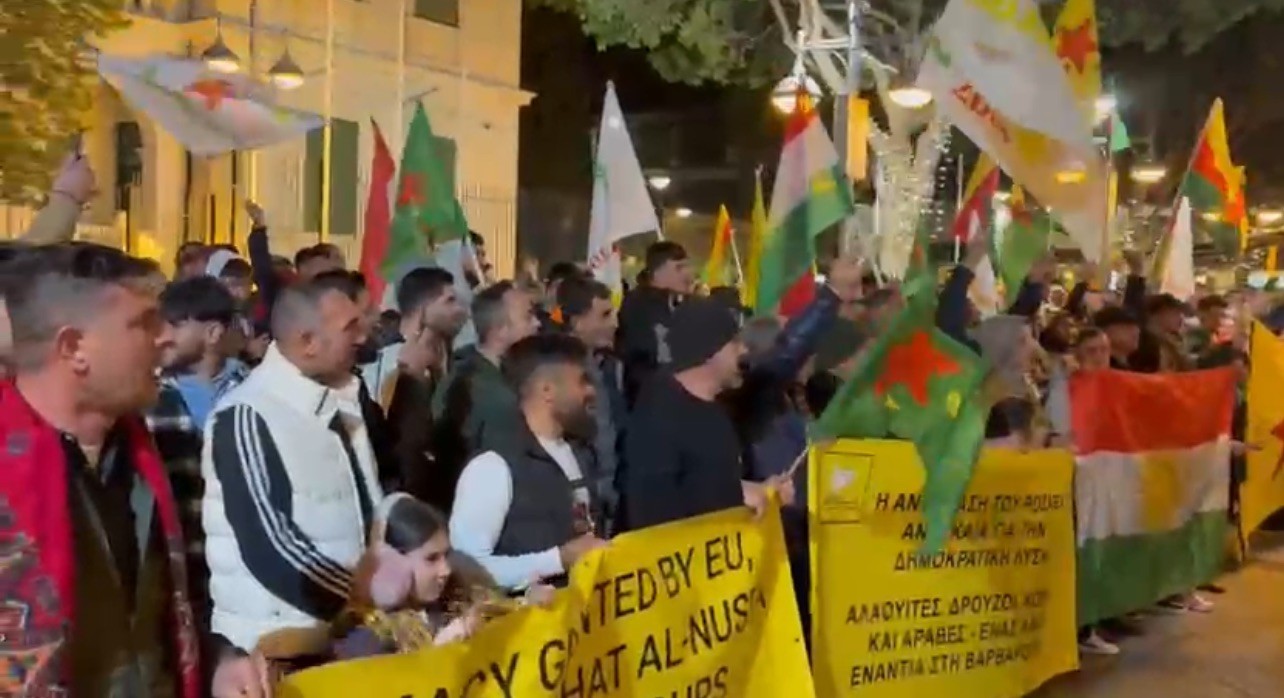 Πορεία αντίστασης στο έγκλημα της Ρόζαβα: Οι Κούρδοι της Συρίας υπό τον κίνδυνο σφαγής από τζιχαντιστές και Άγκυρα