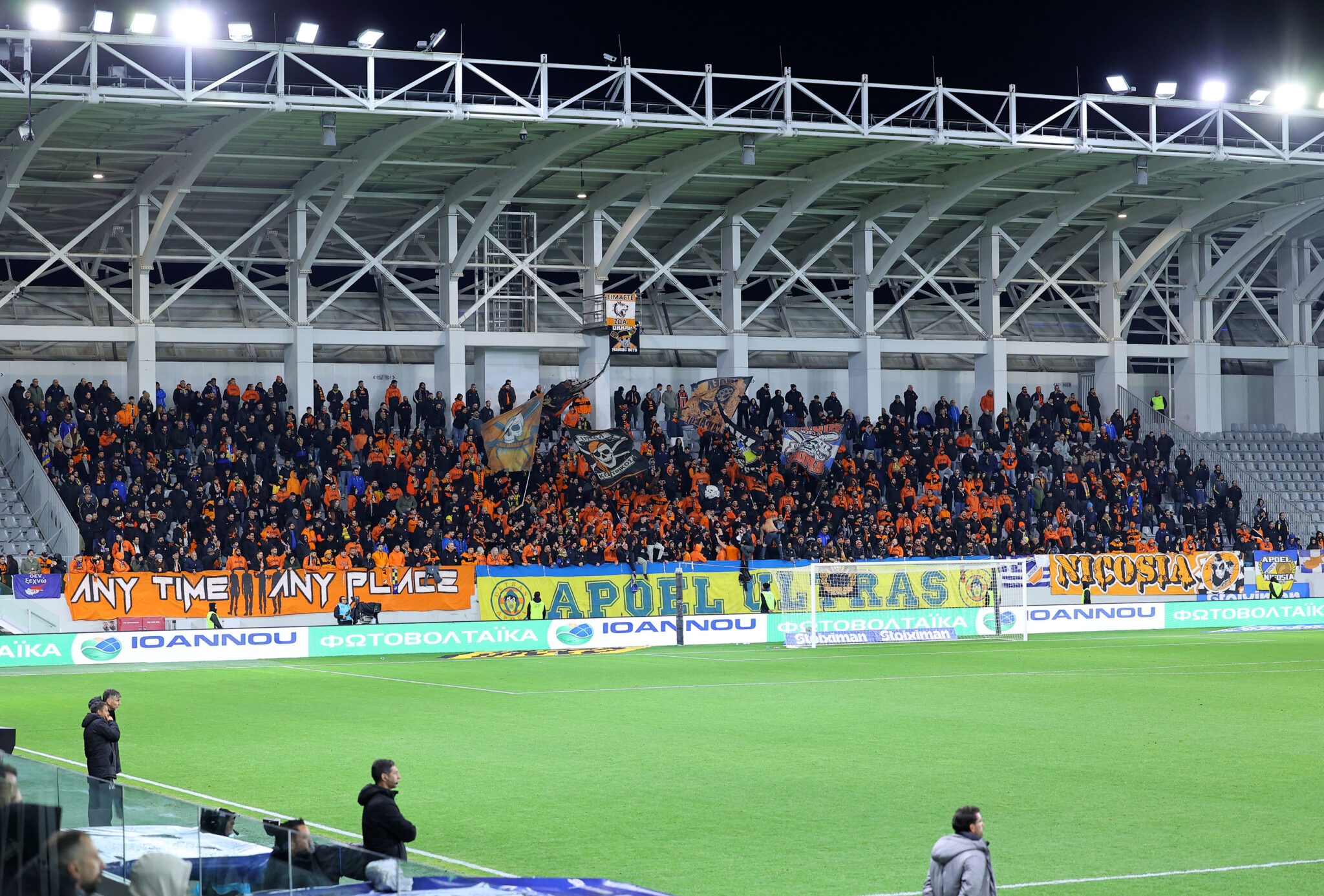 Ρίψη αντικειμένου και άσεμνες χειρονομίες από τα θεωρεία του Απόλλωνα – Προχώρησε σε καταγγελία ο ΑΠΟΕΛ (ΒΙΝΤΕΟ)