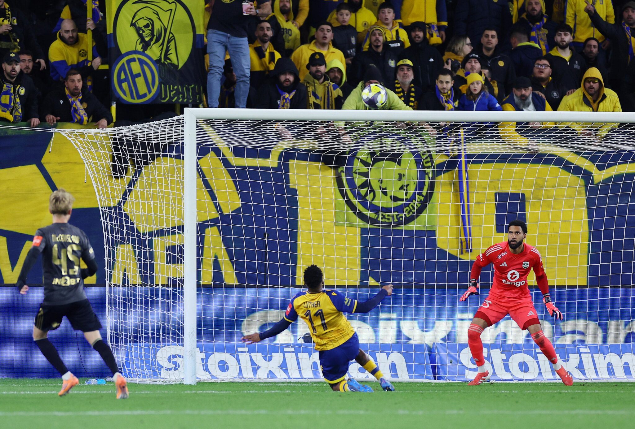 «Ξέρανε» τον Άρη στις καθυστερήσεις και έφυγε για προημιτελικά η ΑΕΛ (ΒΙΝΤΕΟ)