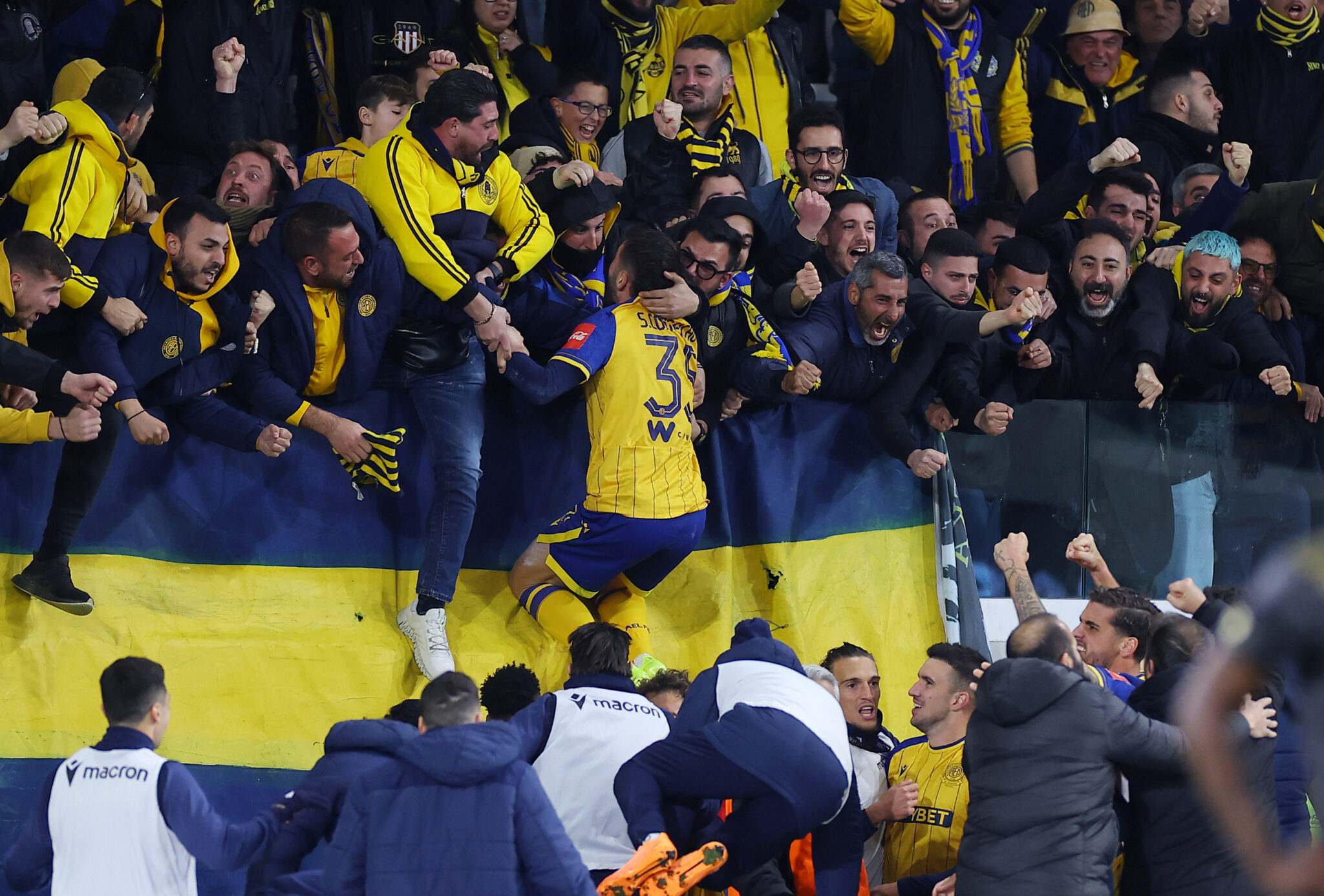 «Ξέρανε» τον Άρη στις καθυστερήσεις και έφυγε για προημιτελικά η ΑΕΛ (ΒΙΝΤΕΟ)