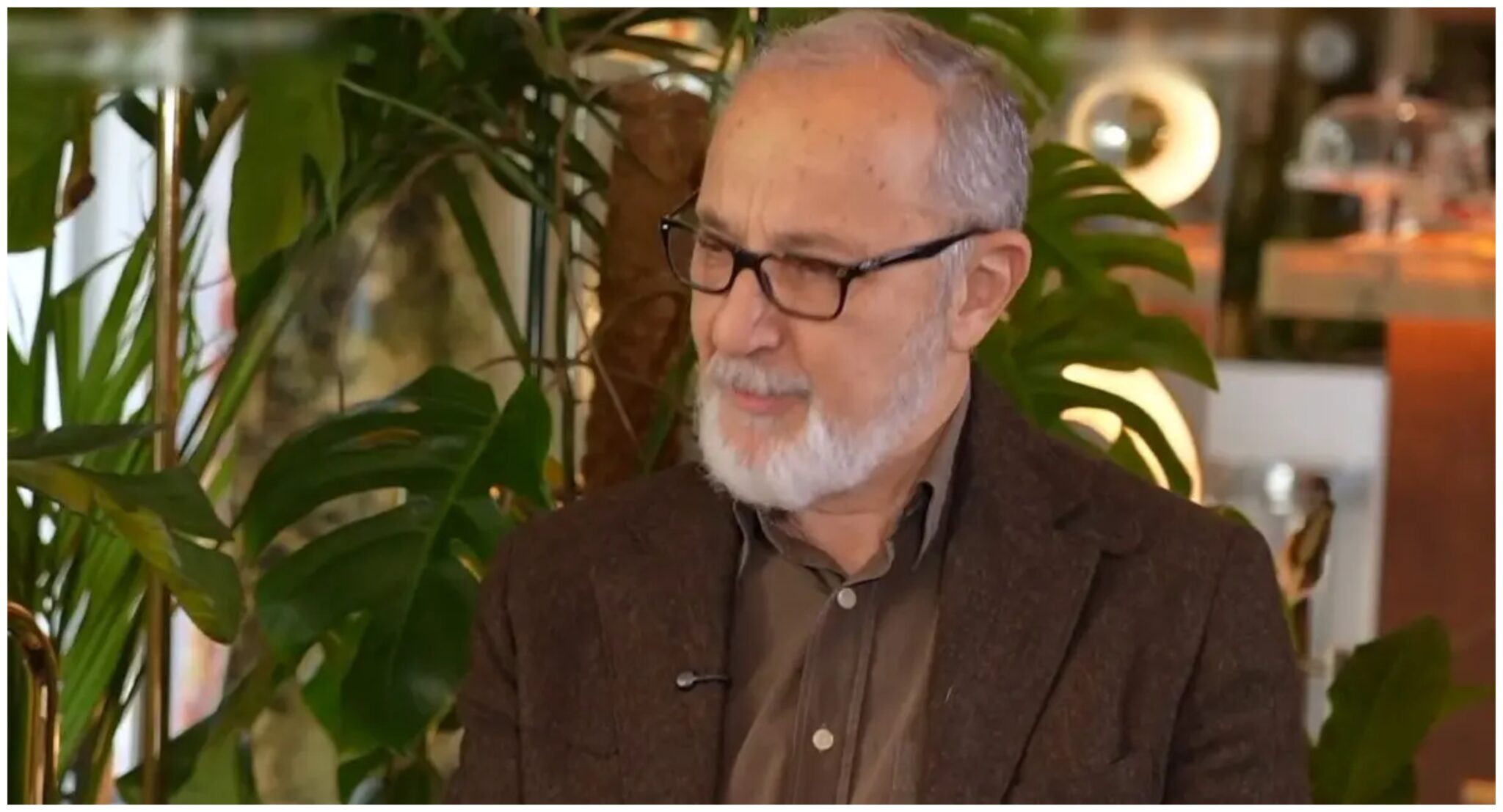 Στέλιος Μάινας: «Καμιά φορά βλέπω τους Μεν και τους Δεν και λέω “τι έκανες ρε φίλε, ρεζίλι”»