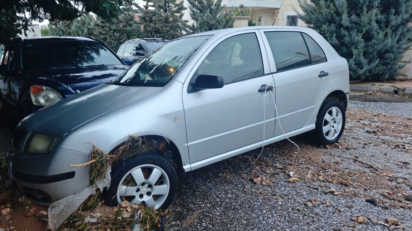 «Δεν μπορούσε να πιαστεί από πουθενά»: Θρήνος για την 56χρονη που παρασύρθηκε από χείμαρρο στην Ελλάδα