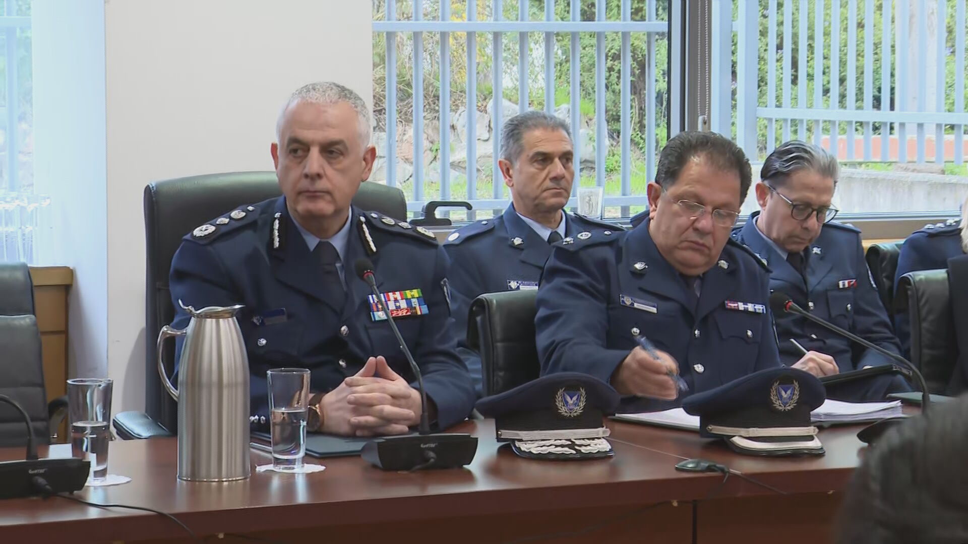 Είναι ο ηγέτης της Αστυνομίας και προχωρά στις αλλαγές ωραρίου ο Αρναούτης, για «μπακαλίστικη απόφαση» μιλά ο Λοϊζίδης