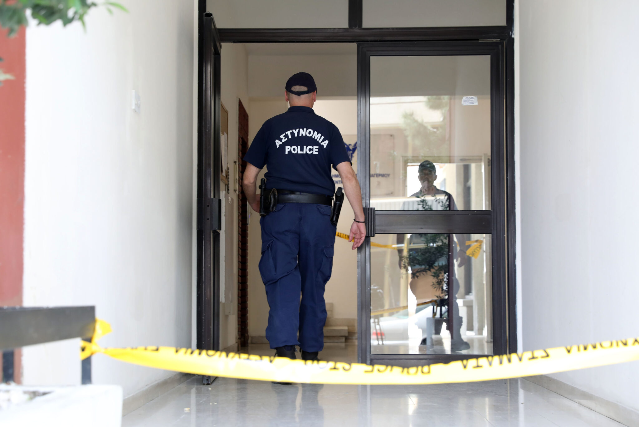 Σ’ αυτόν τον κρατούμενο έδινε το κινητό ο αστυνομικός που κατέληξε με χειροπέδες